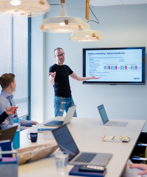 Willem Hendriks BigData Republic presenting to group