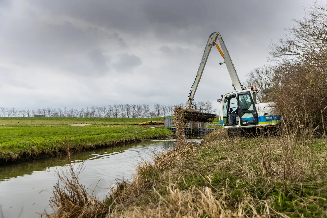 Maaien van de sloot