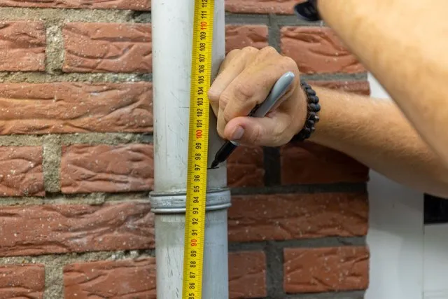 Stap 3- Teken de regenpijp af