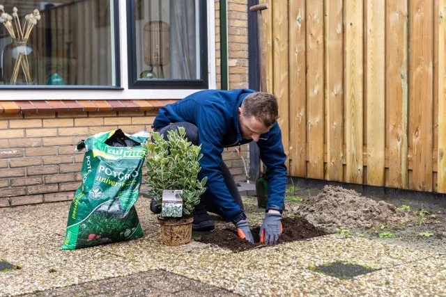 stap 4 - tegel er in