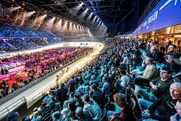Afbeelding van 4 VIP-kaarten – WielerZesdaagse 2026 in Rotterdam Ahoy, toegang tot  bruisende VIP-middenterrein