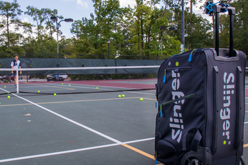 Afbeelding van Tennis clinic met ballenkanon voor 4 personen