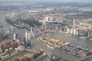 Afbeelding van Rondvlucht boven Rotterdam + lunch of diner bij Restaurant François Geurds