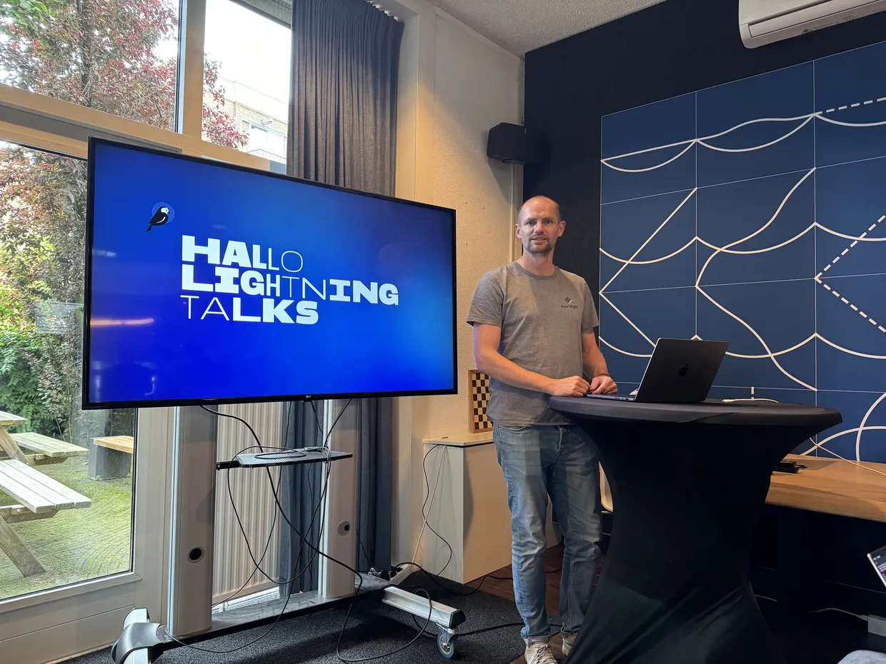 Coen presenteert de introductie van deze editie lightning talks