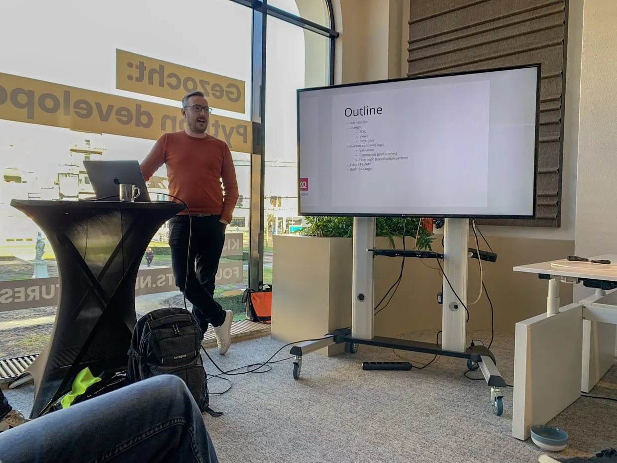 Douwe van der Meij spreekt bij Four Digits Academy