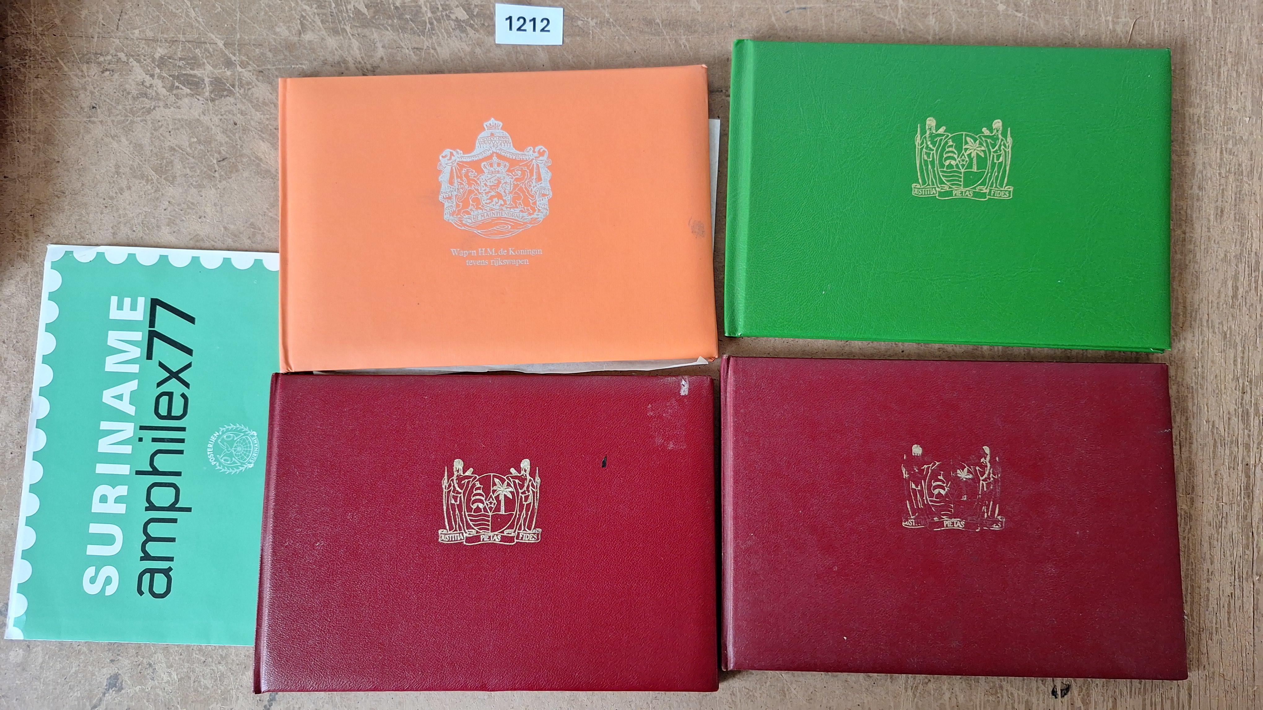 Set Suriname Amphilex 77: Vier kleine albums en een herdenkingsvel – kavel bij Goeiendeal