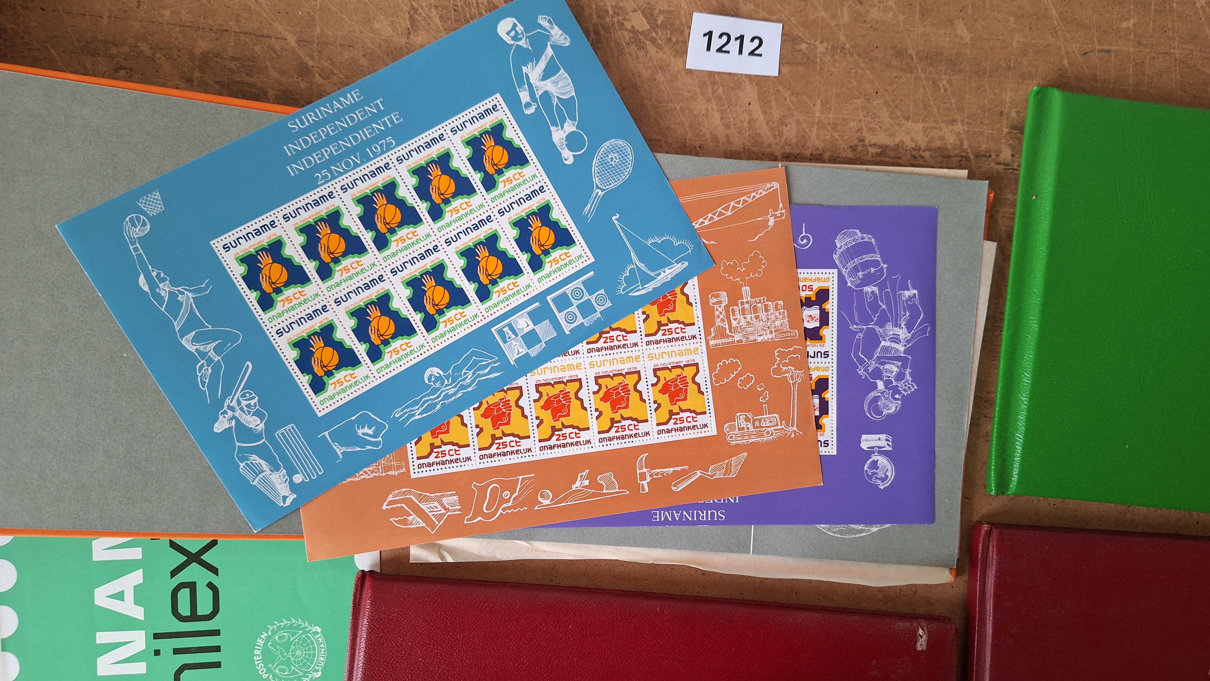 Set Suriname Amphilex 77: Vier kleine albums en een herdenkingsvel – foto 2 – kavel bij Goeiendeal