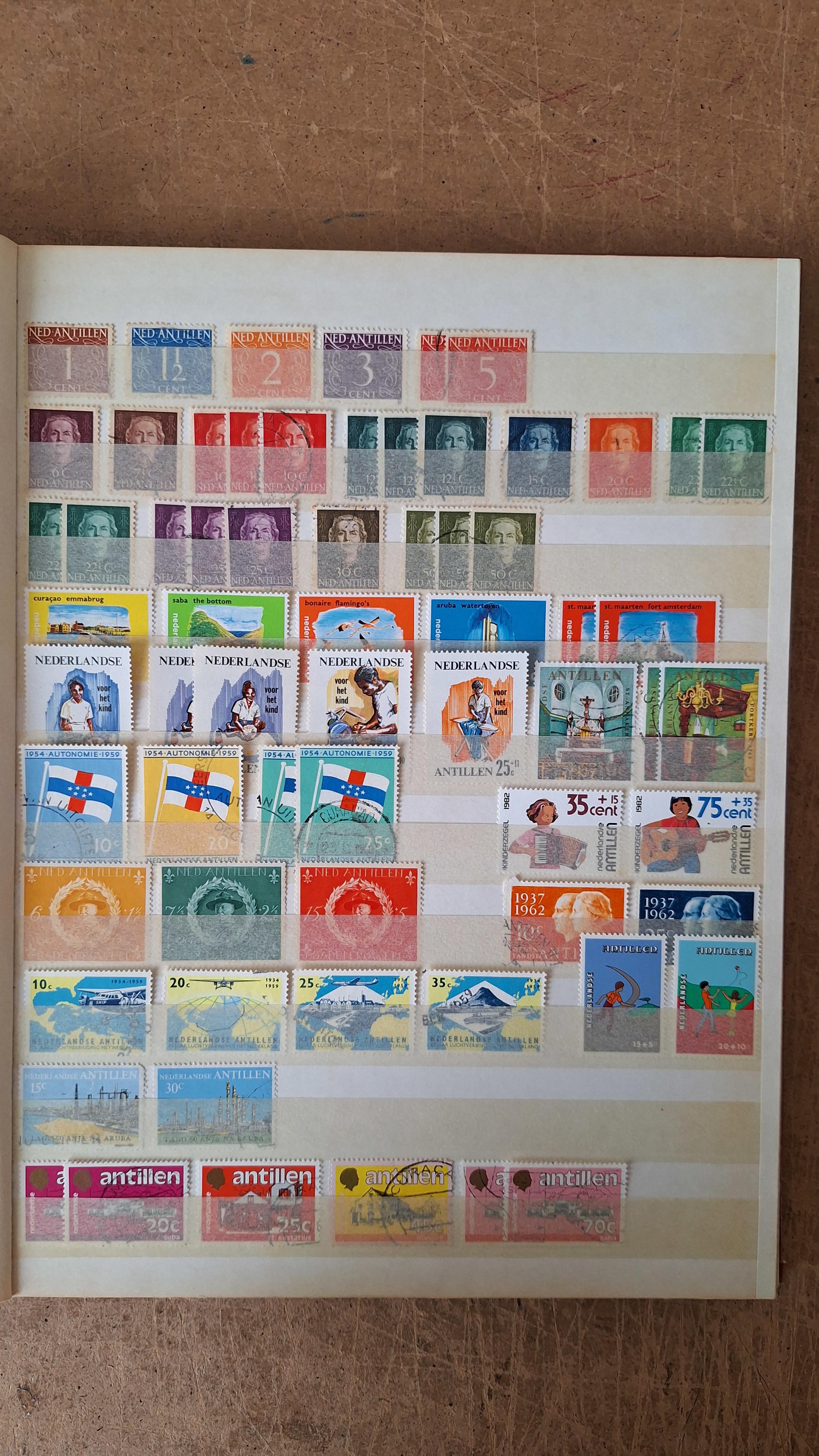 Postzegelalbum met postzegels met label "Overzeese Gebieden" – foto 2 – kavel bij Goeiendeal