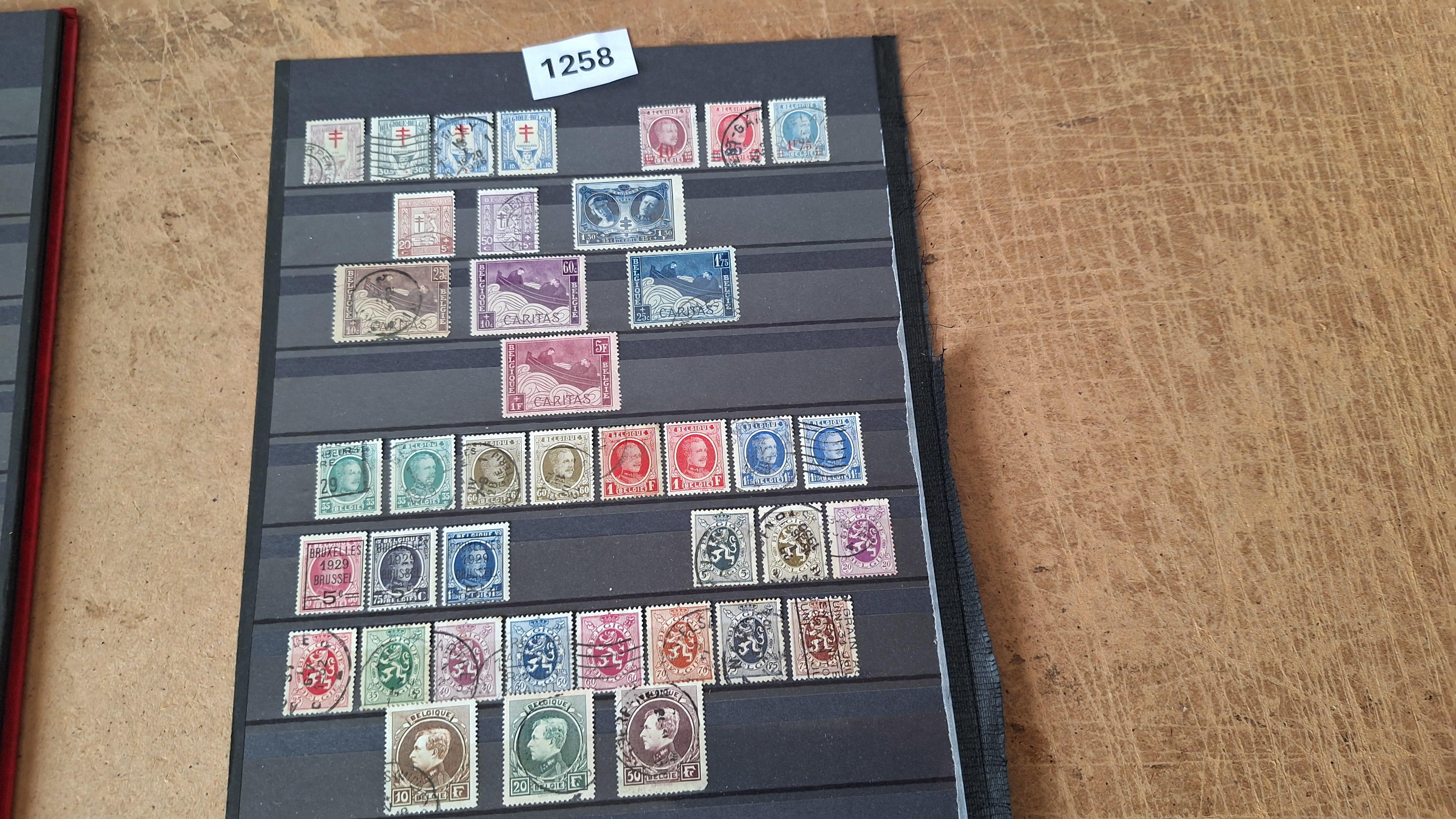 Verzameling klassieke Belgische postzegels waaronder Caritas en Orval – kavel bij Goeiendeal