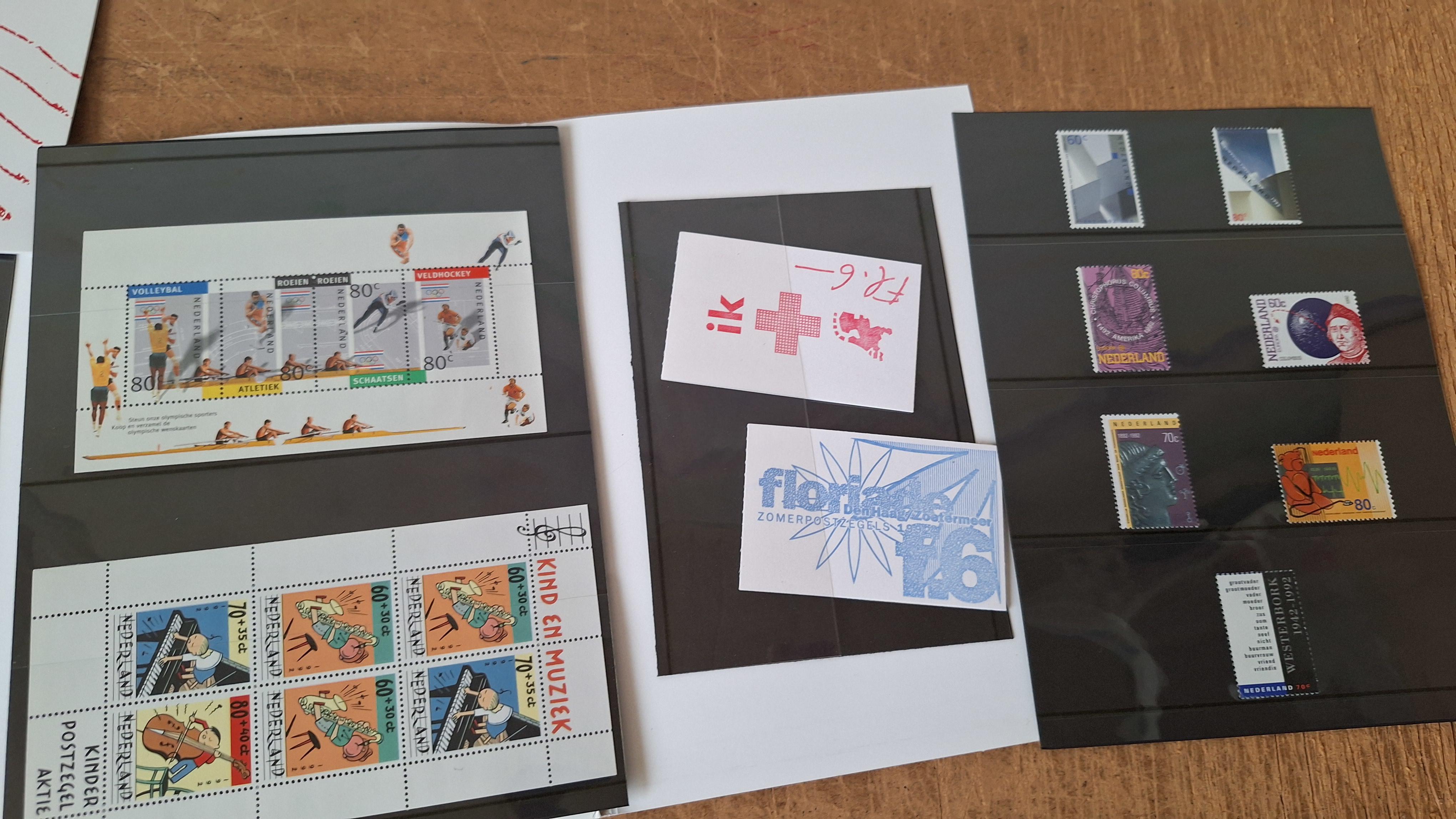 Set van twee Nederlandse jaarcollecties bijzondere postzegels 1992 en 1993 – foto 4 – kavel bij Goeiendeal