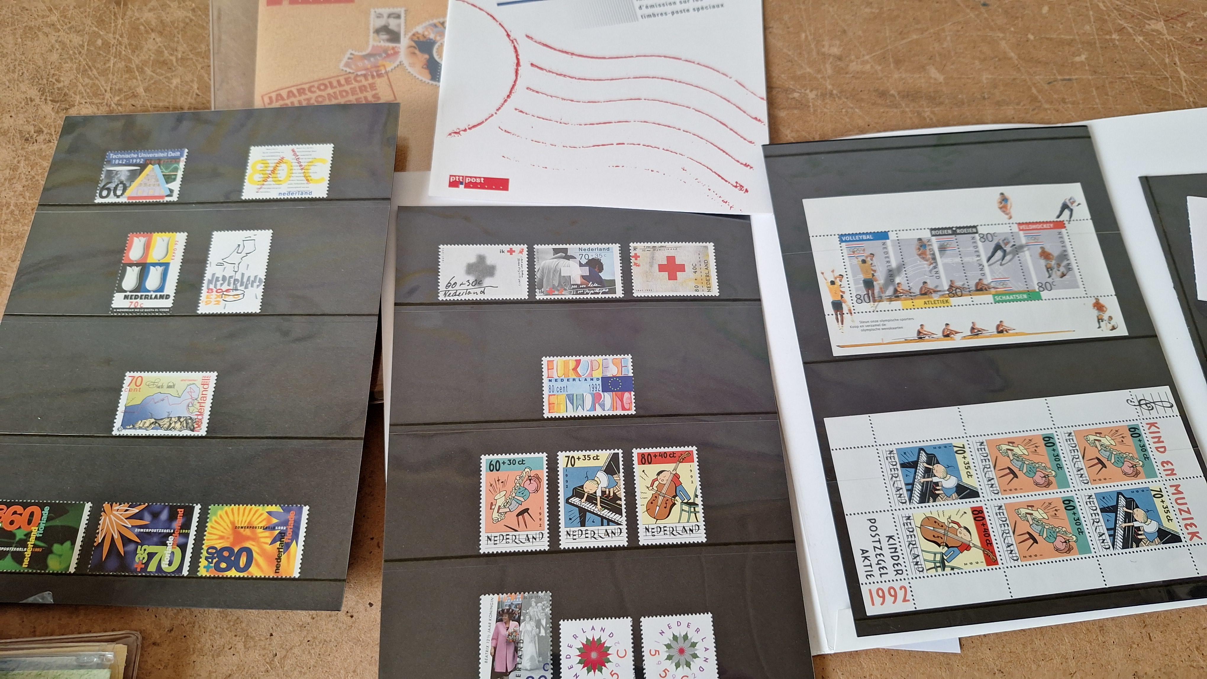 Set van twee Nederlandse jaarcollecties bijzondere postzegels 1992 en 1993 – foto 5 – kavel bij Goeiendeal