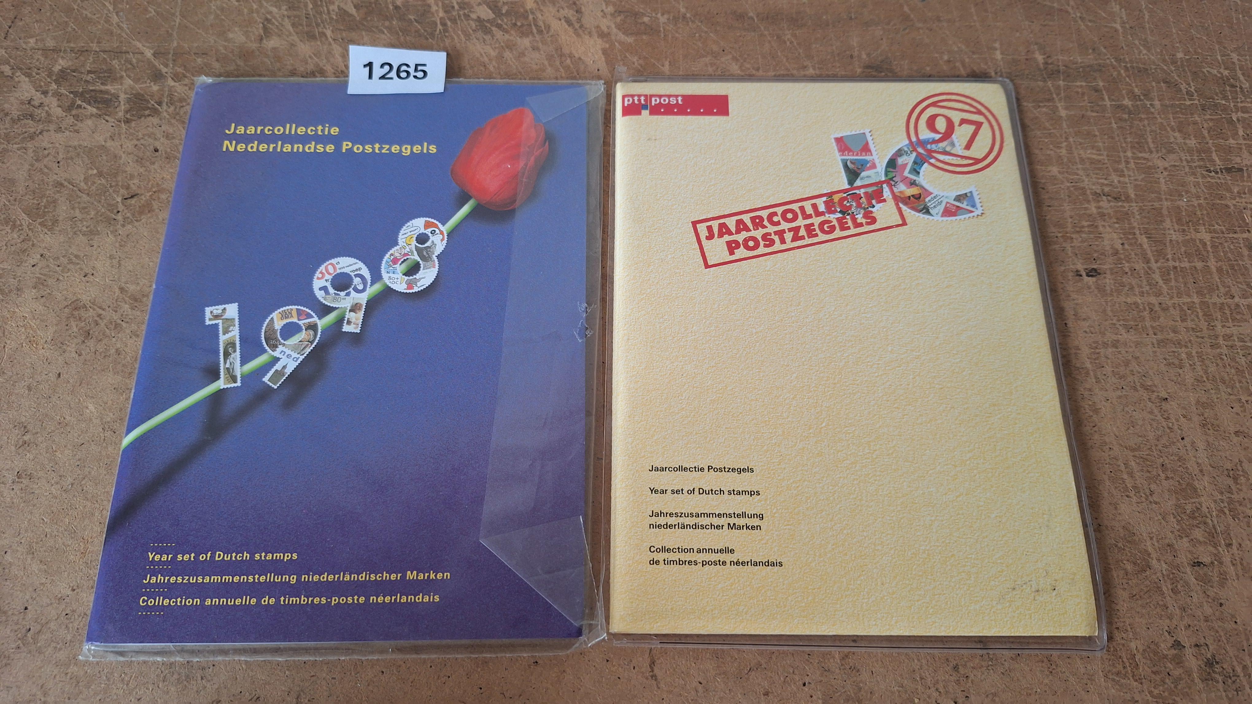 Set van twee Nederlandse jaarcollecties bijzondere postzegels 1997 en 1998 – kavel bij Goeiendeal