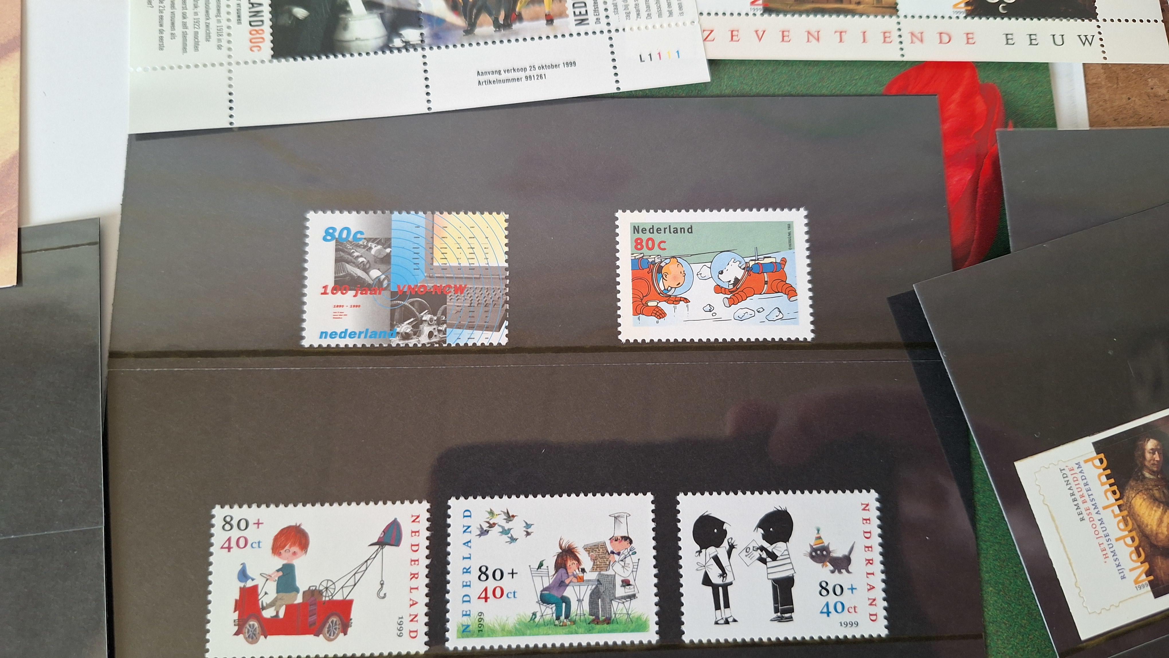 Set van twee Nederlandse jaarcollecties bijzondere postzegels 1999 en 2000 – foto 3 – kavel bij Goeiendeal