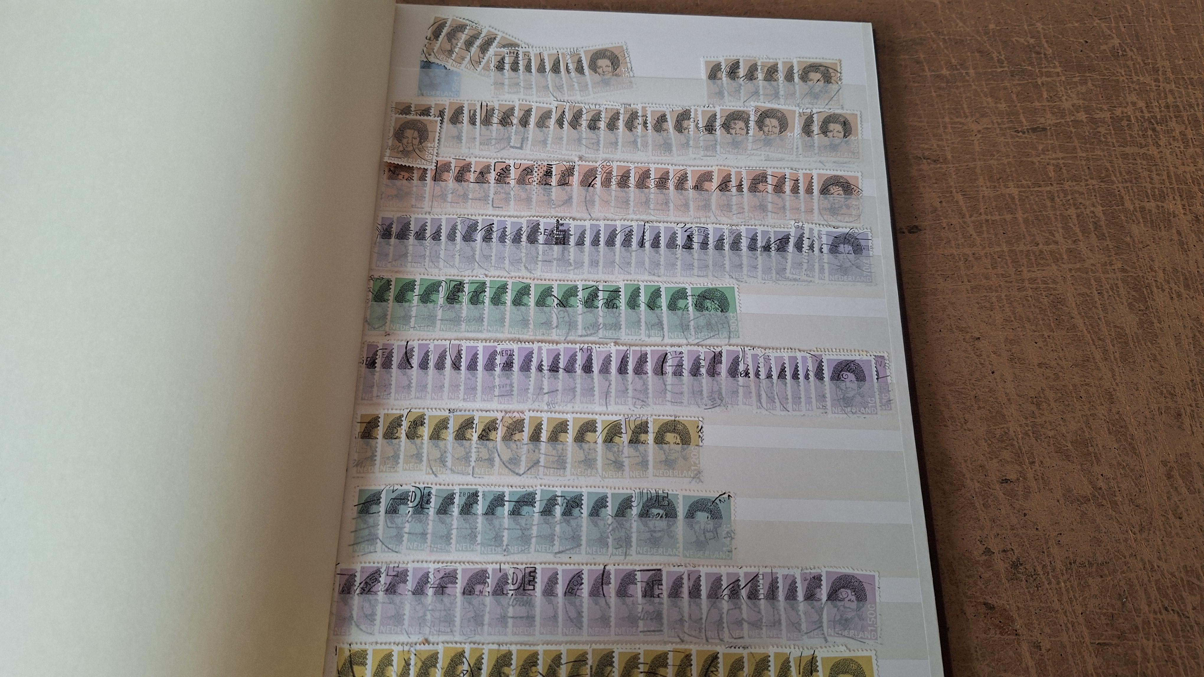 Postzegelalbum met postzegels – foto 2 – kavel bij Goeiendeal