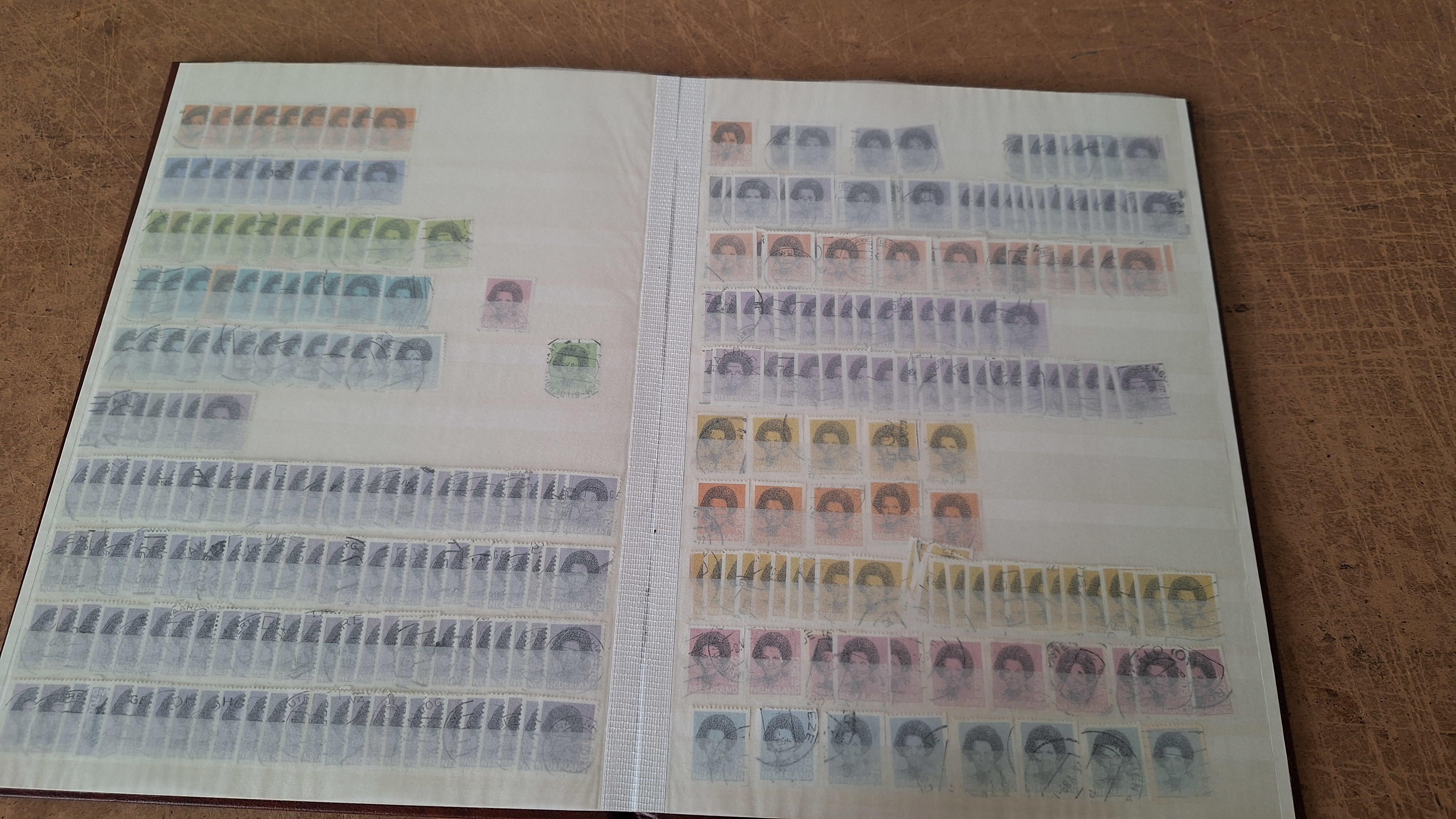 Postzegelalbum met postzegels – foto 3 – kavel bij Goeiendeal
