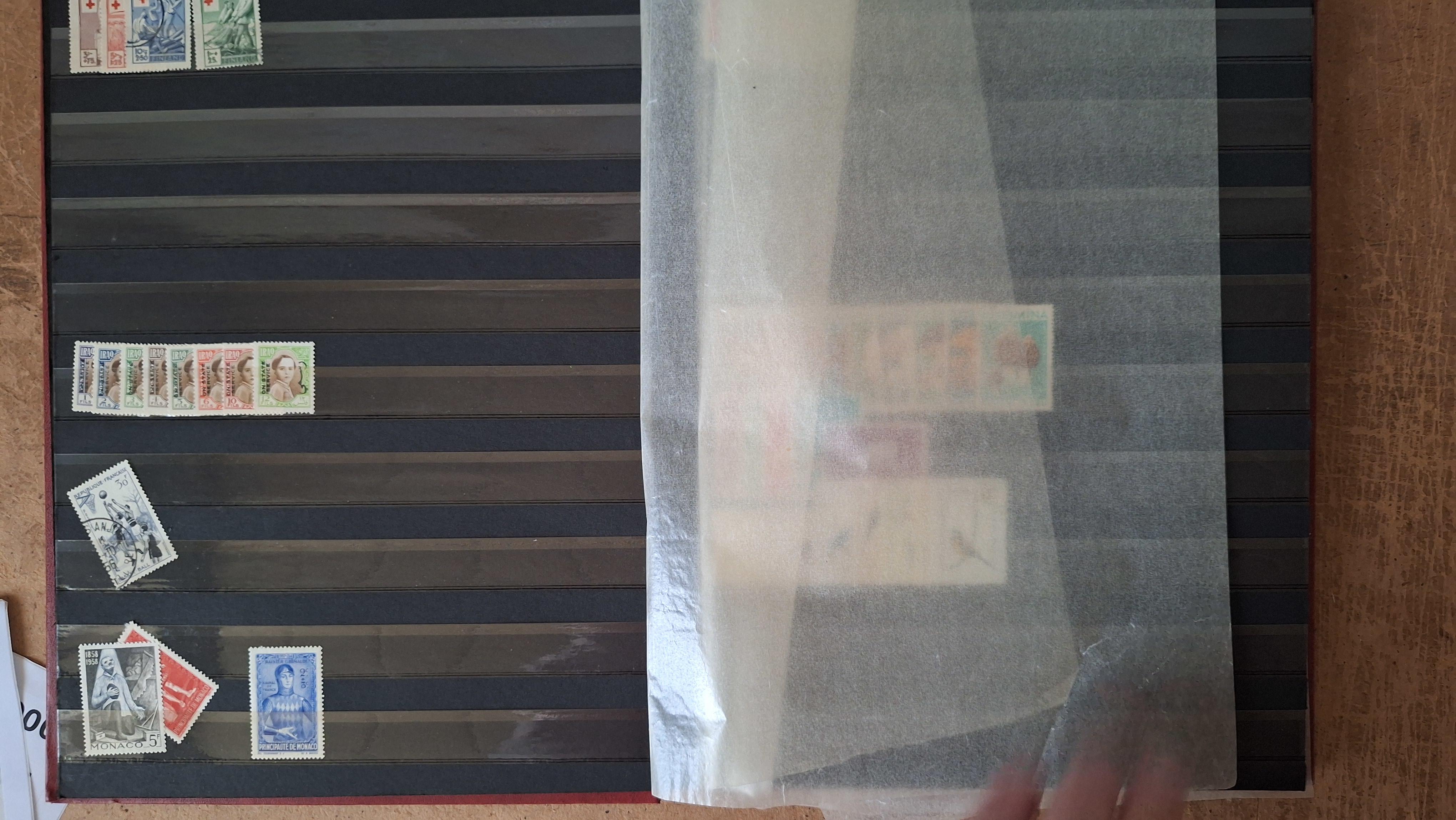 Postzegelalbum met postzegels – foto 3 – kavel bij Goeiendeal
