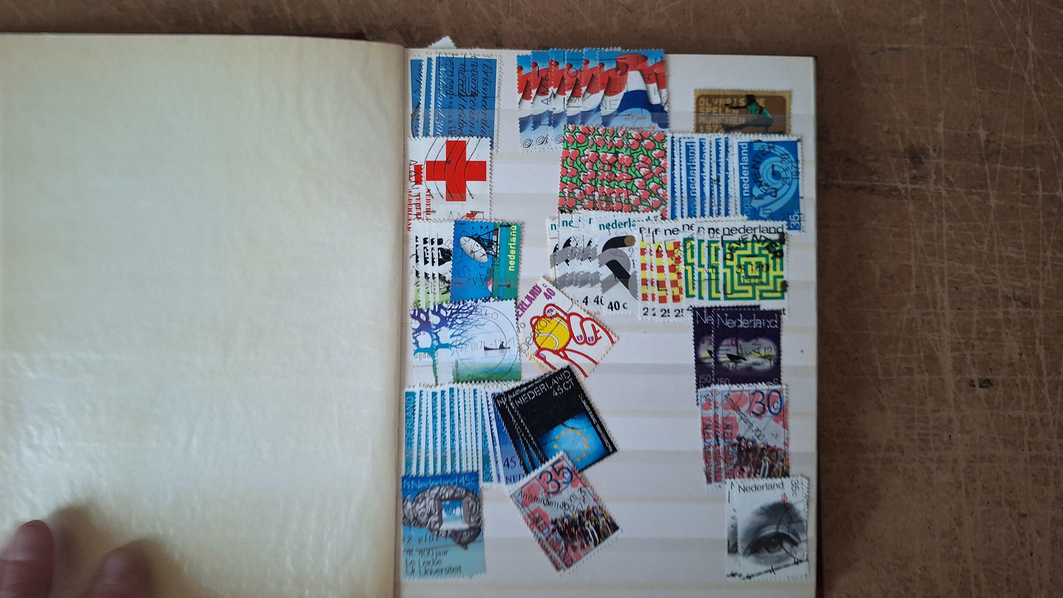 Postzegelalbum met postzegels – foto 2 – kavel bij Goeiendeal
