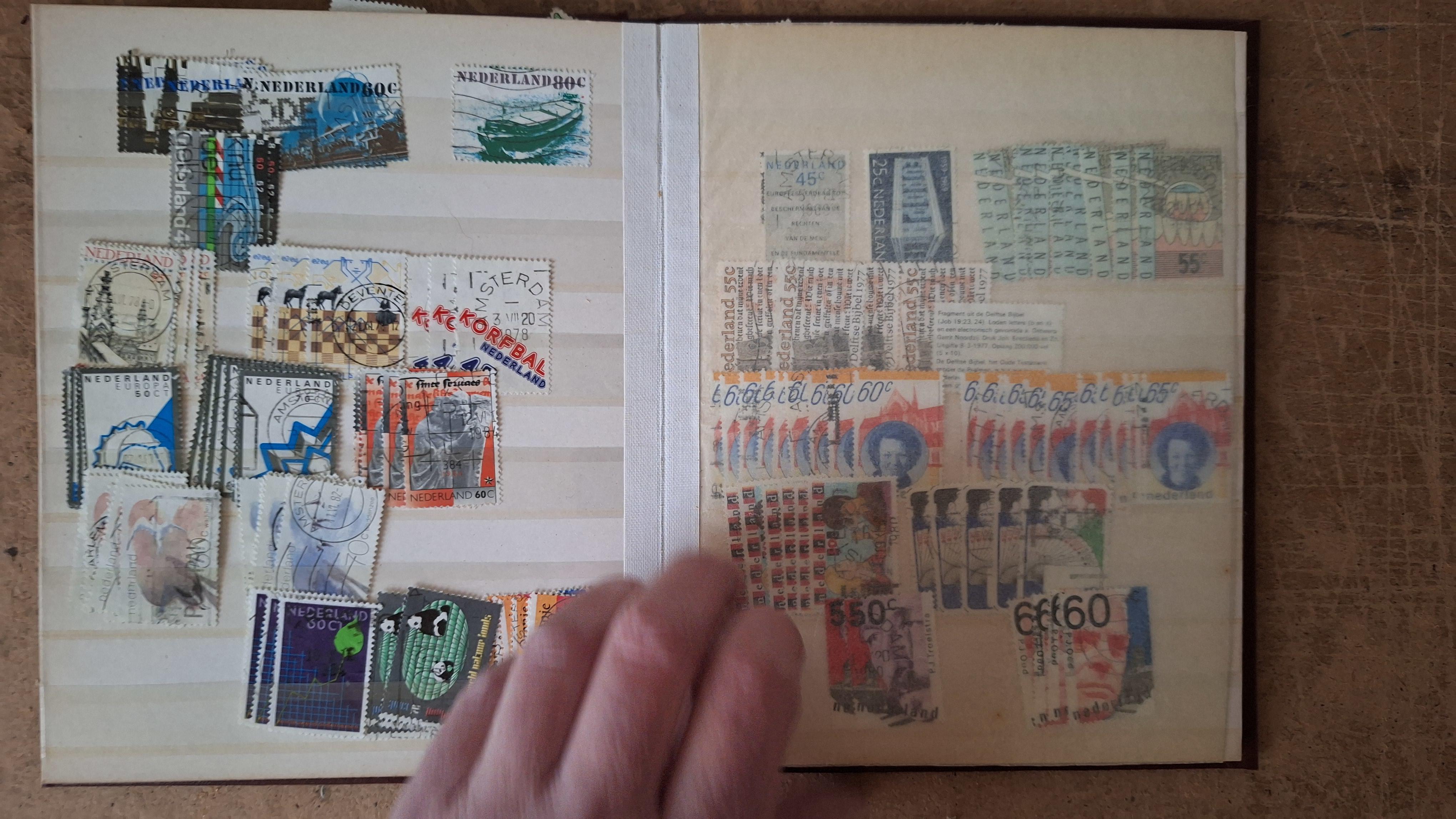 Postzegelalbum met postzegels – foto 6 – kavel bij Goeiendeal
