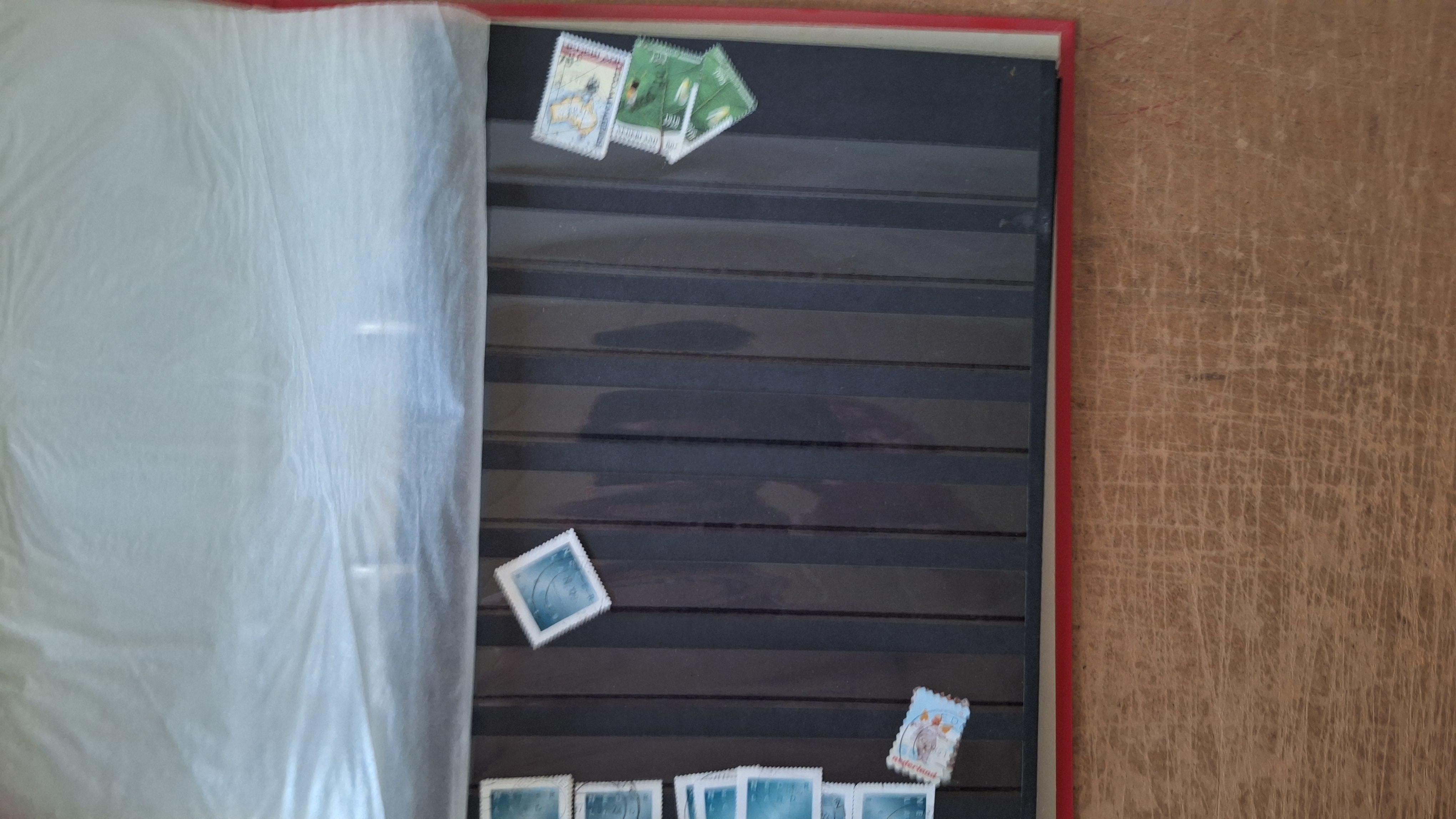 Postzegelmap met postzegels – foto 2 – kavel bij Goeiendeal