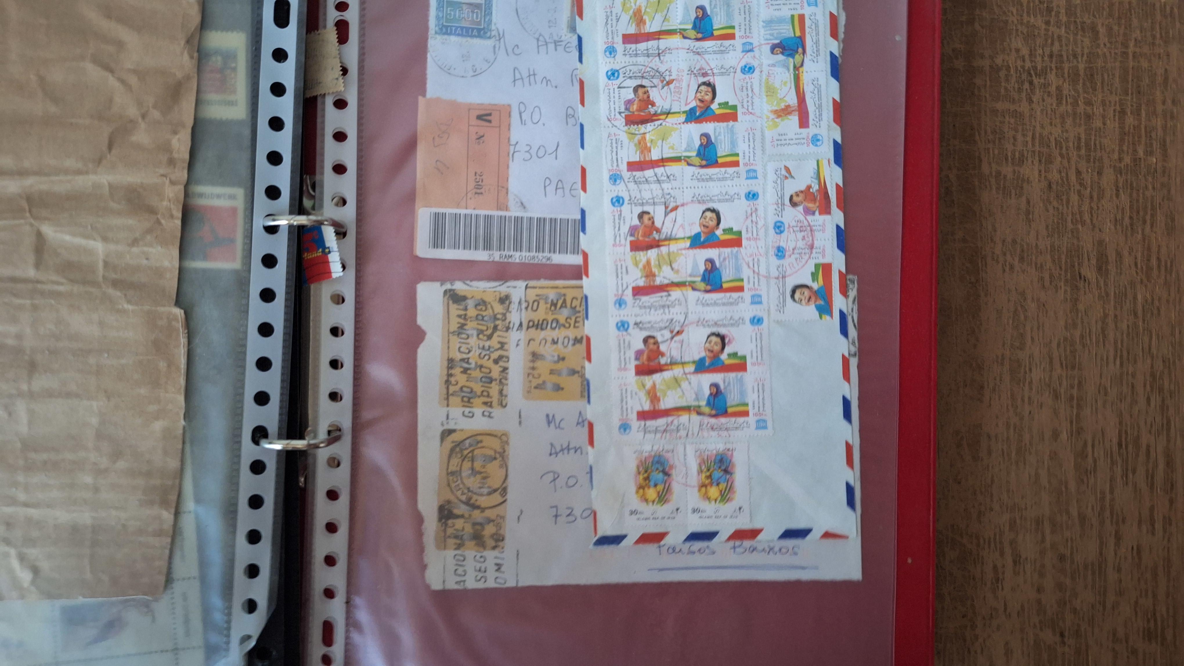 Postzegelmap met postzegels – foto 8 – kavel bij Goeiendeal