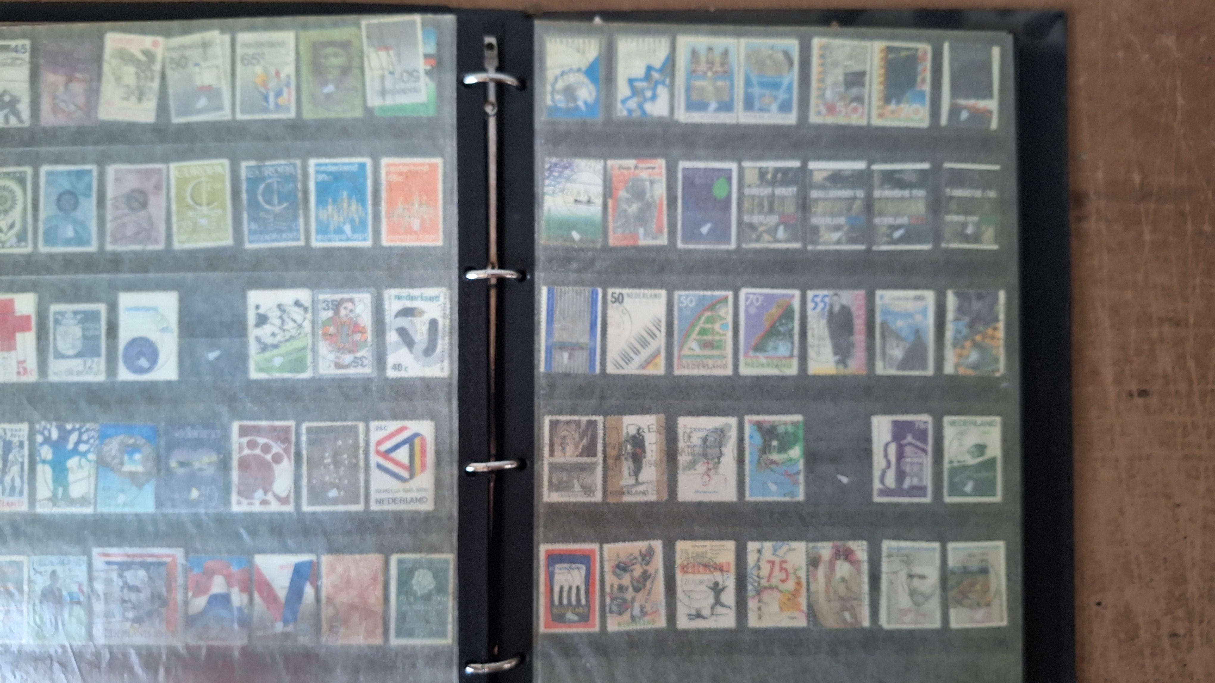 Postzegelmap met postzegels – foto 2 – kavel bij Goeiendeal