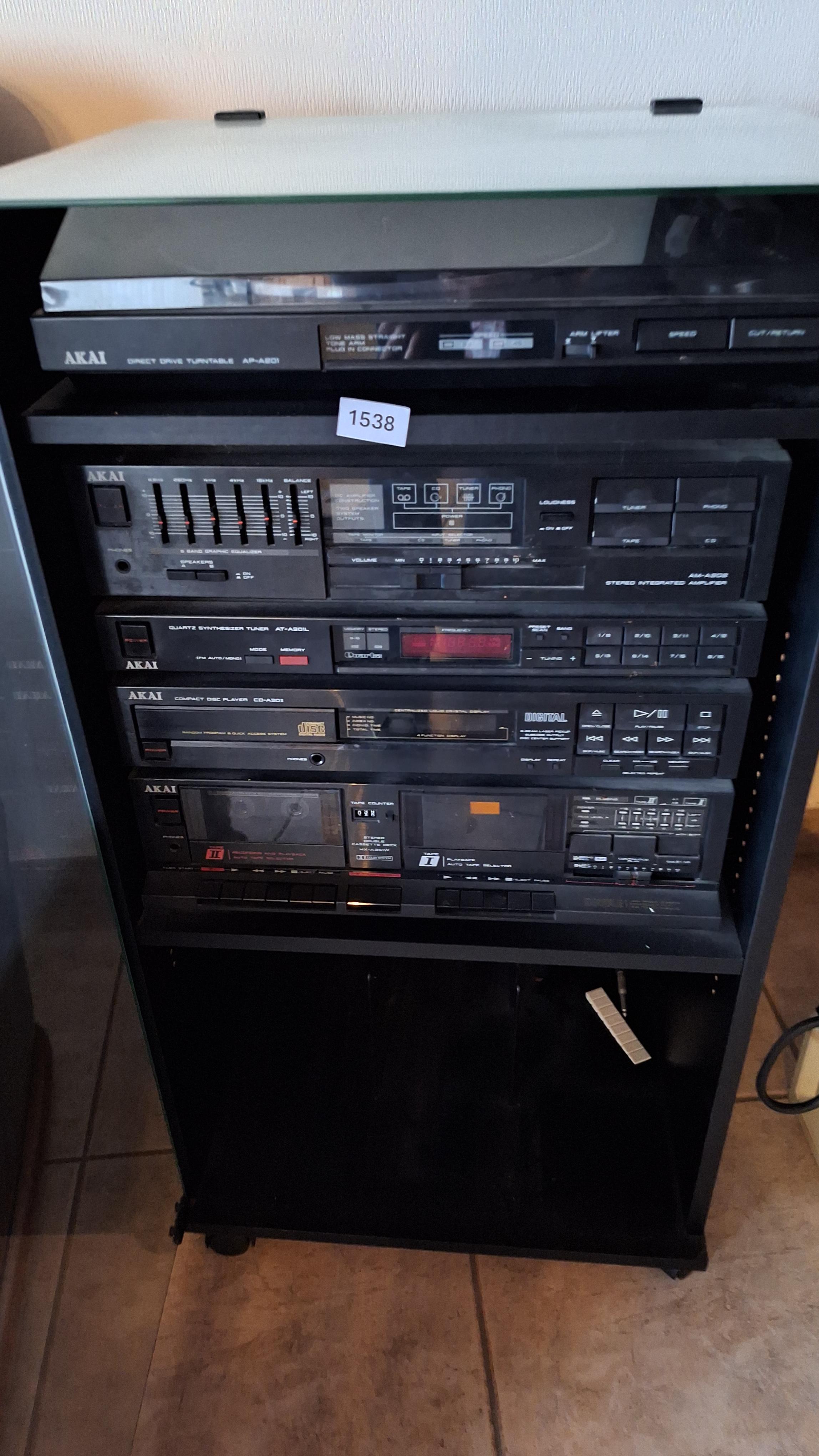 Stereoketen Complete hifi-installatie Akai met platenspeler in zwart audiomeubel – kavel bij Goeiendeal, Houthalen-Helchteren
