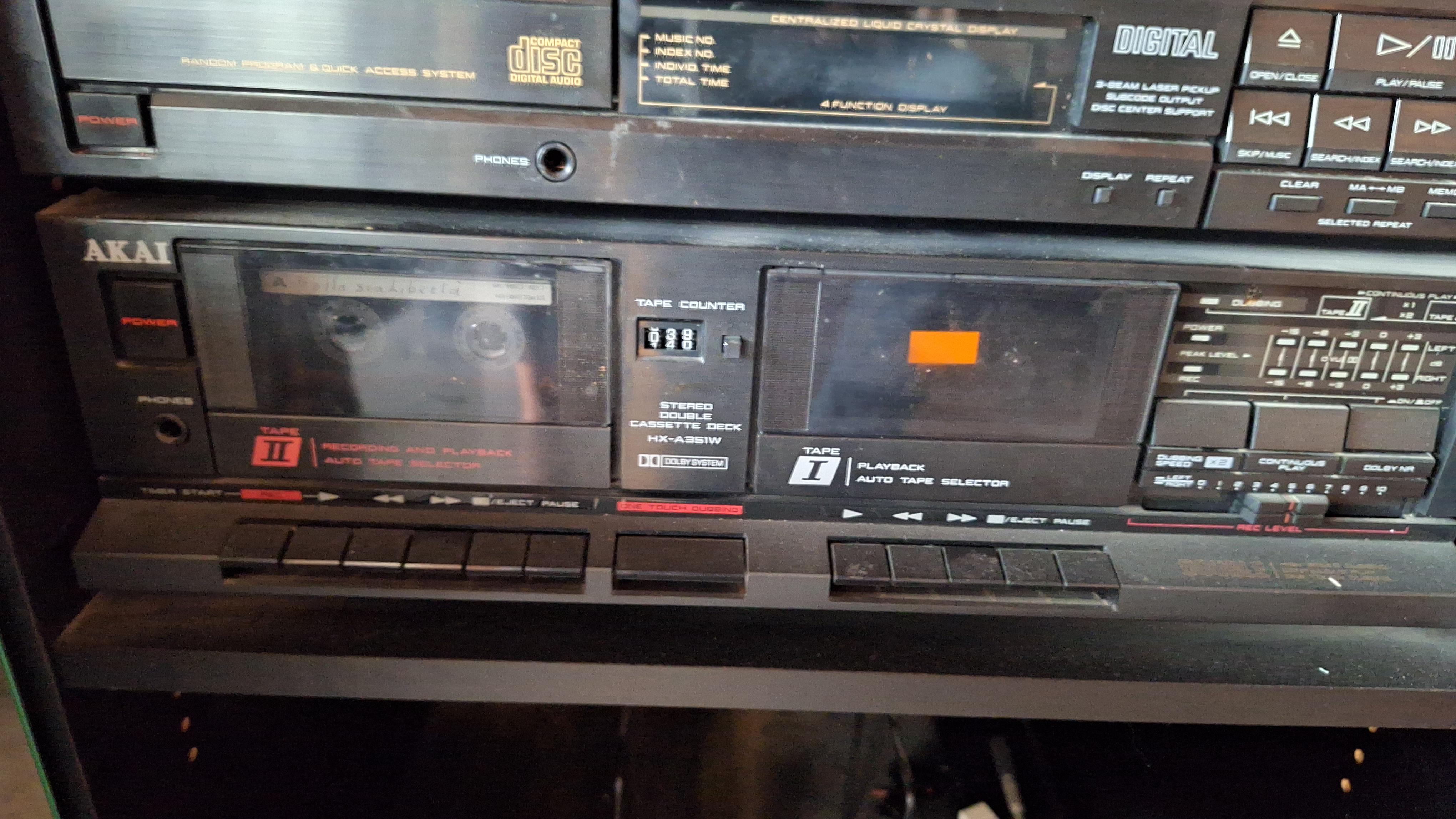 Stereoketen Complete hifi-installatie Akai met platenspeler in zwart audiomeubel – foto 2 – kavel bij Goeiendeal, Houthalen-Helchteren