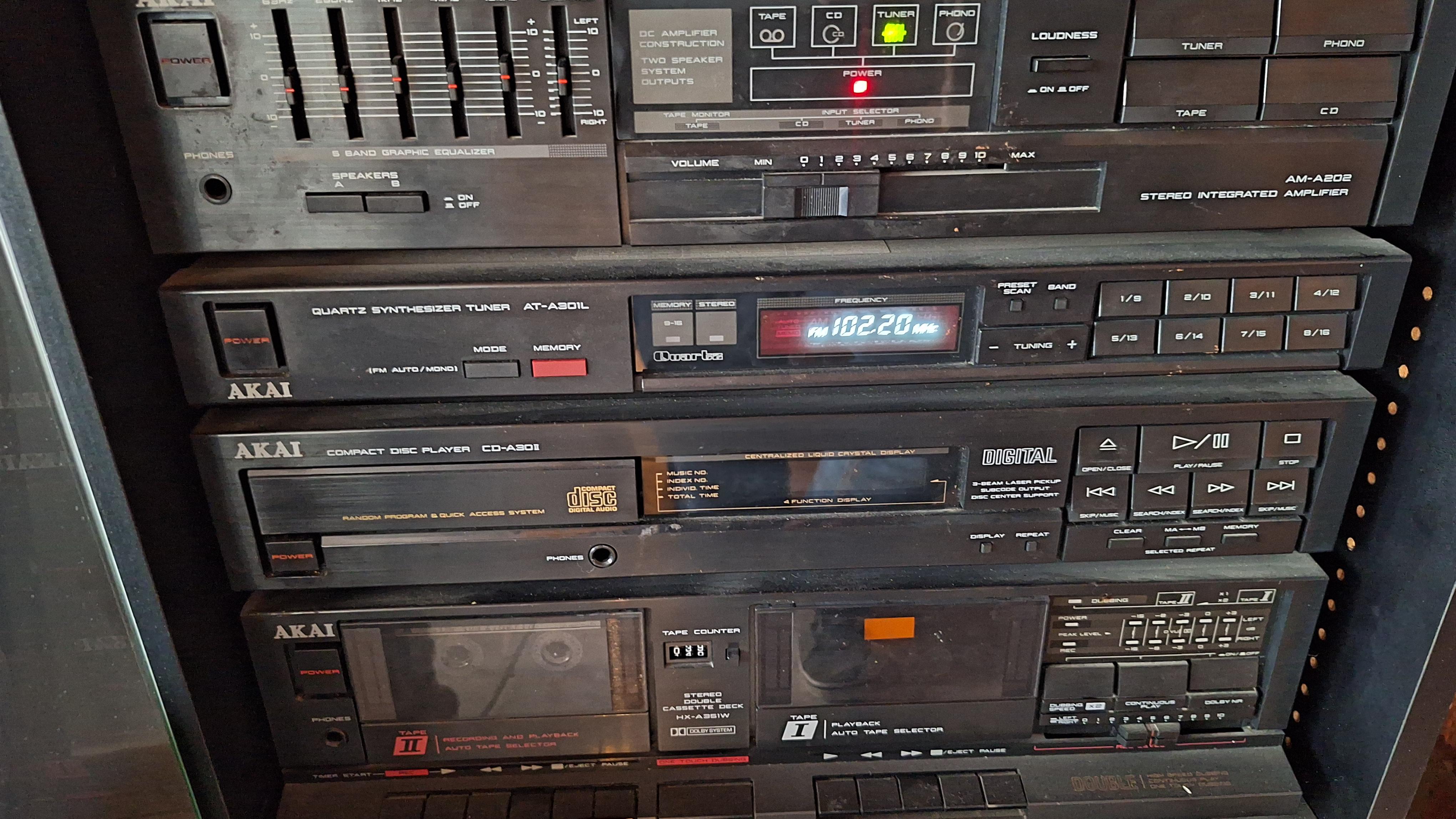 Stereoketen Complete hifi-installatie Akai met platenspeler in zwart audiomeubel – foto 3 – kavel bij Goeiendeal, Houthalen-Helchteren