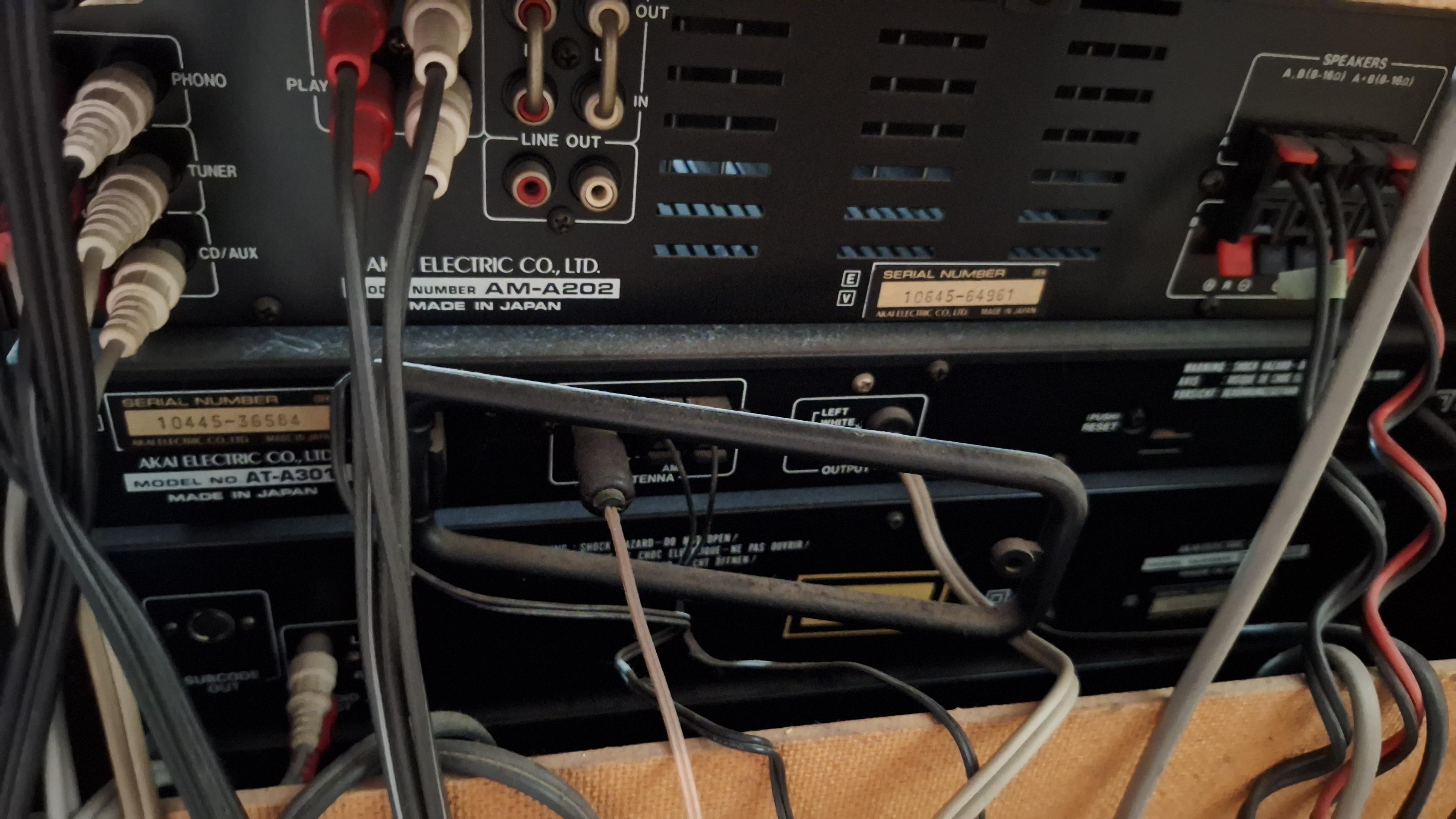 Stereoketen Complete hifi-installatie Akai met platenspeler in zwart audiomeubel – foto 5 – kavel bij Goeiendeal, Houthalen-Helchteren