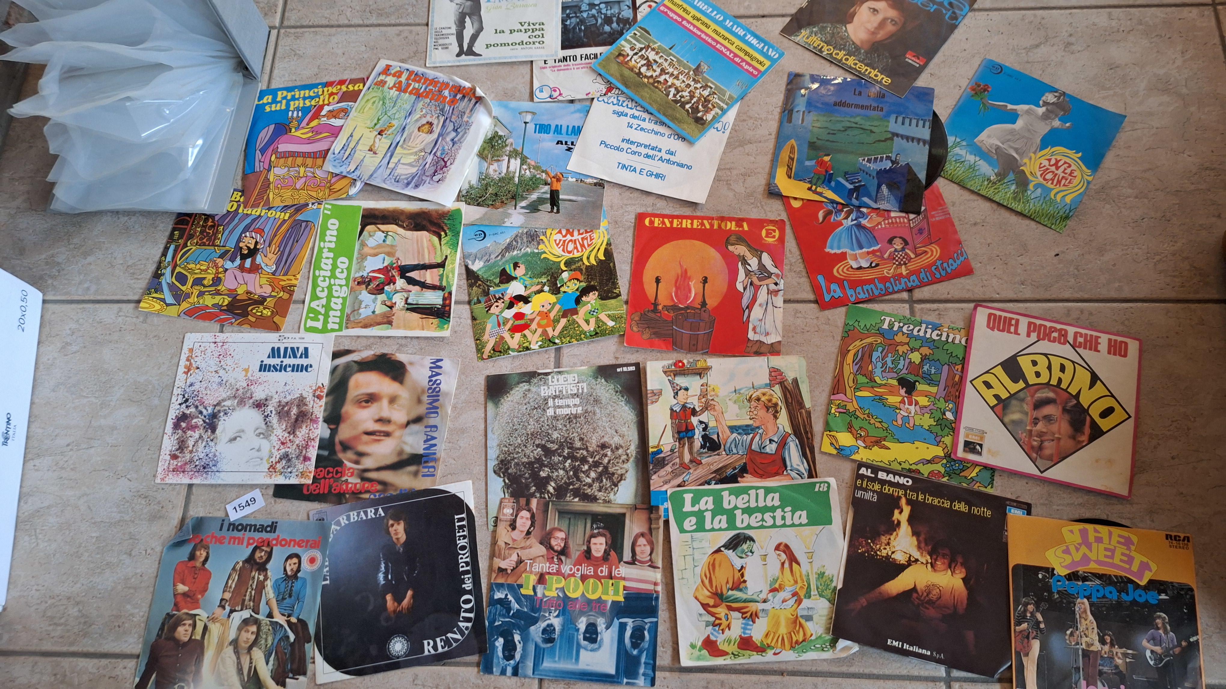 Collectie van ruim 20 vintage vinyl singles met voornamelijk Italiaanse muziek – kavel bij Goeiendeal, Houthalen-Helchteren