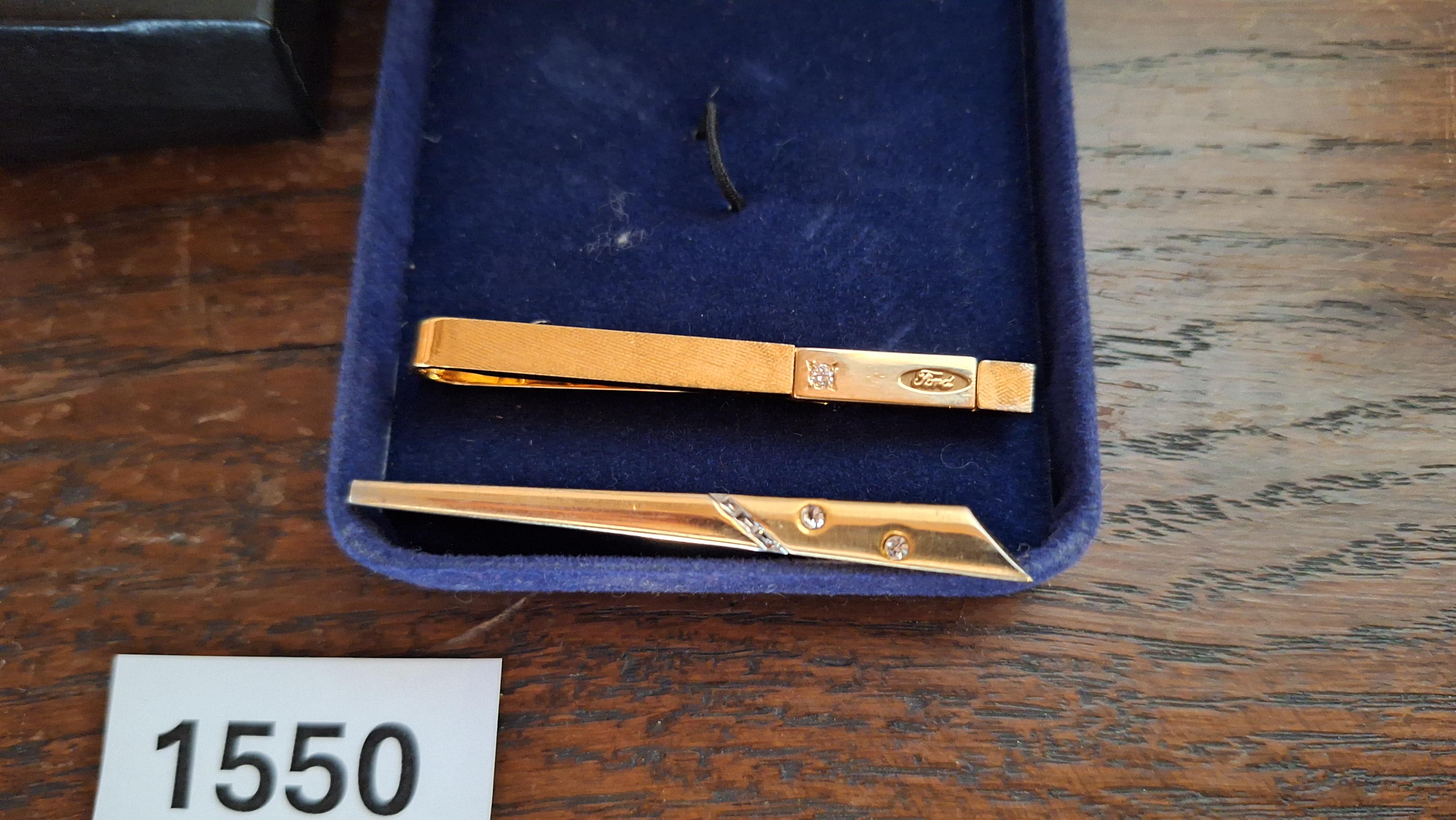 Set Ford accessoires met twee dasspelden en een jubileum reversspeld in originele doosjes – foto 4 – kavel bij Goeiendeal, Houthalen-Helchteren