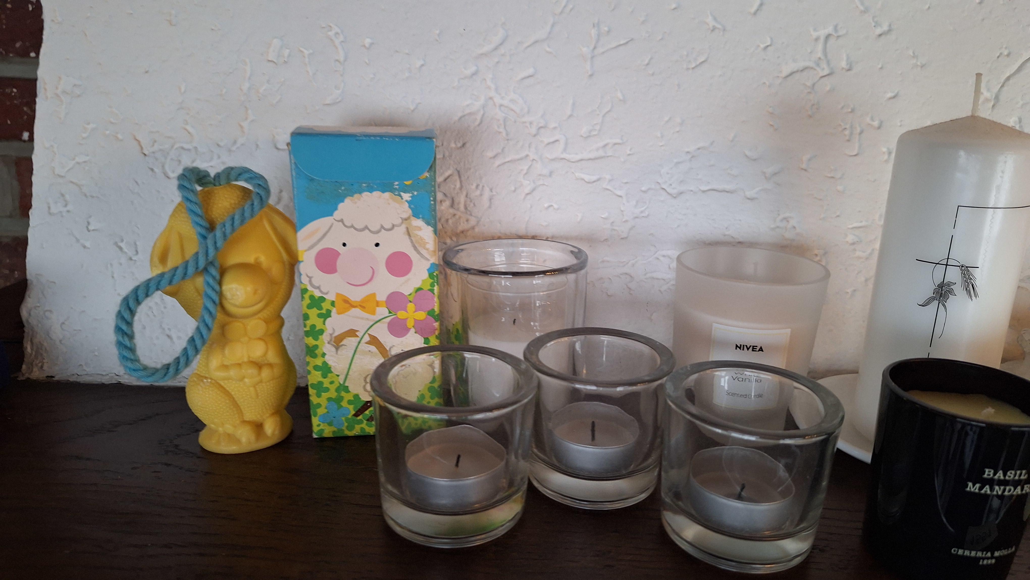 Set van 13 decoratie-artikelen waaronder theelichthouders en geurkaarsen van Cereria Mollá – foto 2 – kavel bij Goeiendeal, Houthalen-Helchteren