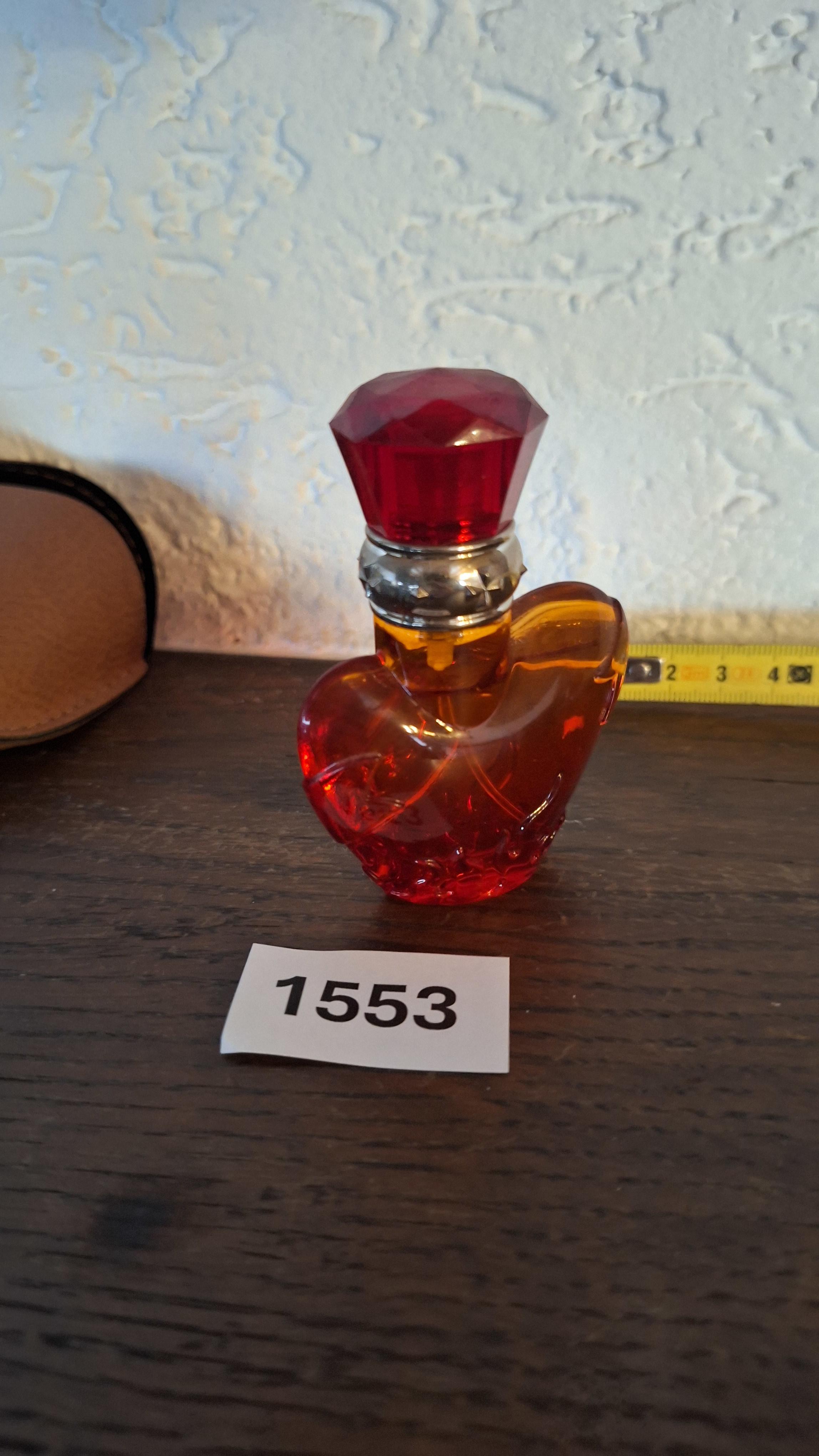 Miss Sixty Rock Muse parfumflesje in de vorm van een hart met rode dop – foto 2 – kavel bij Goeiendeal, Houthalen-Helchteren