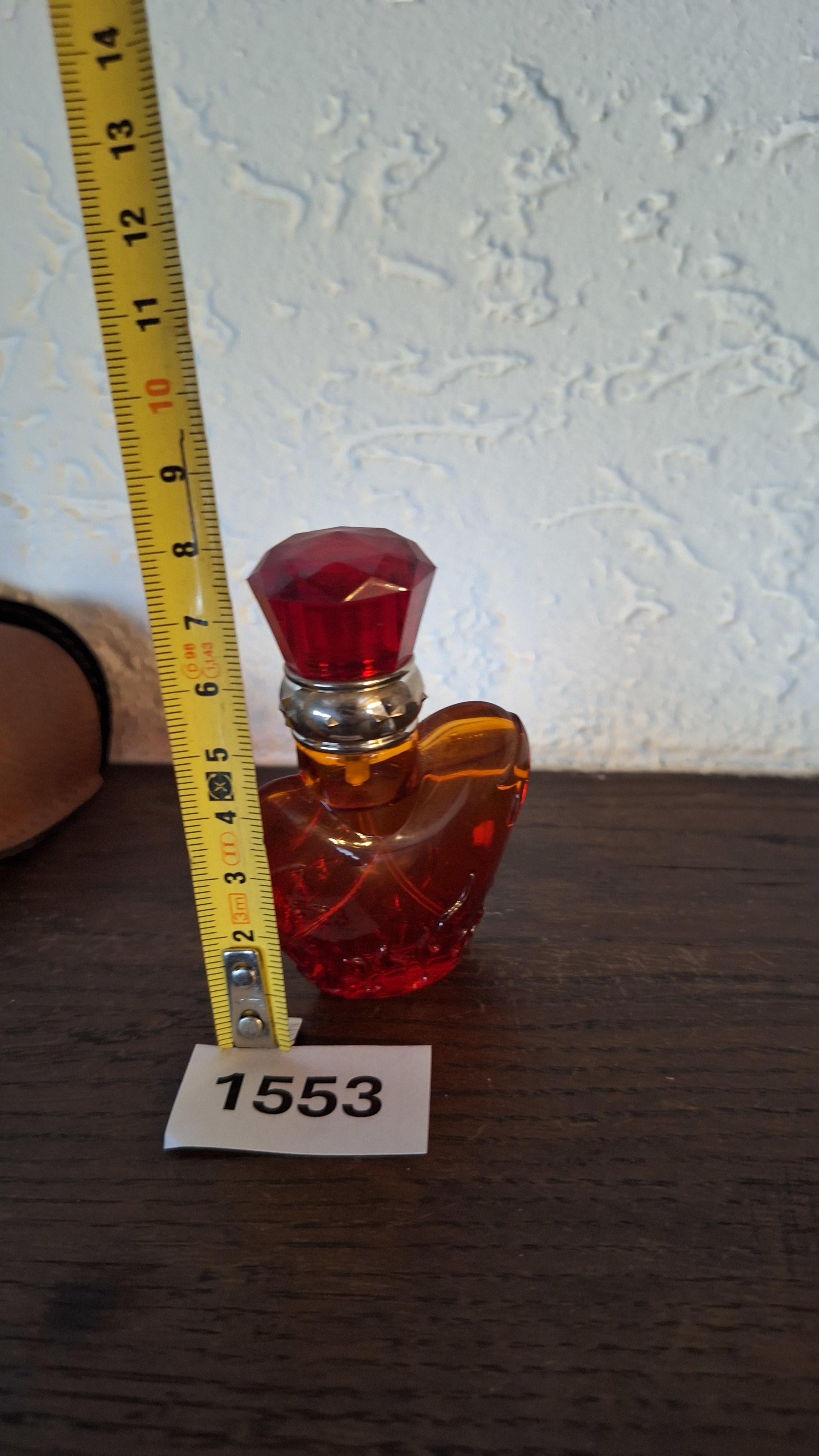 Miss Sixty Rock Muse parfumflesje in de vorm van een hart met rode dop – foto 3 – kavel bij Goeiendeal, Houthalen-Helchteren