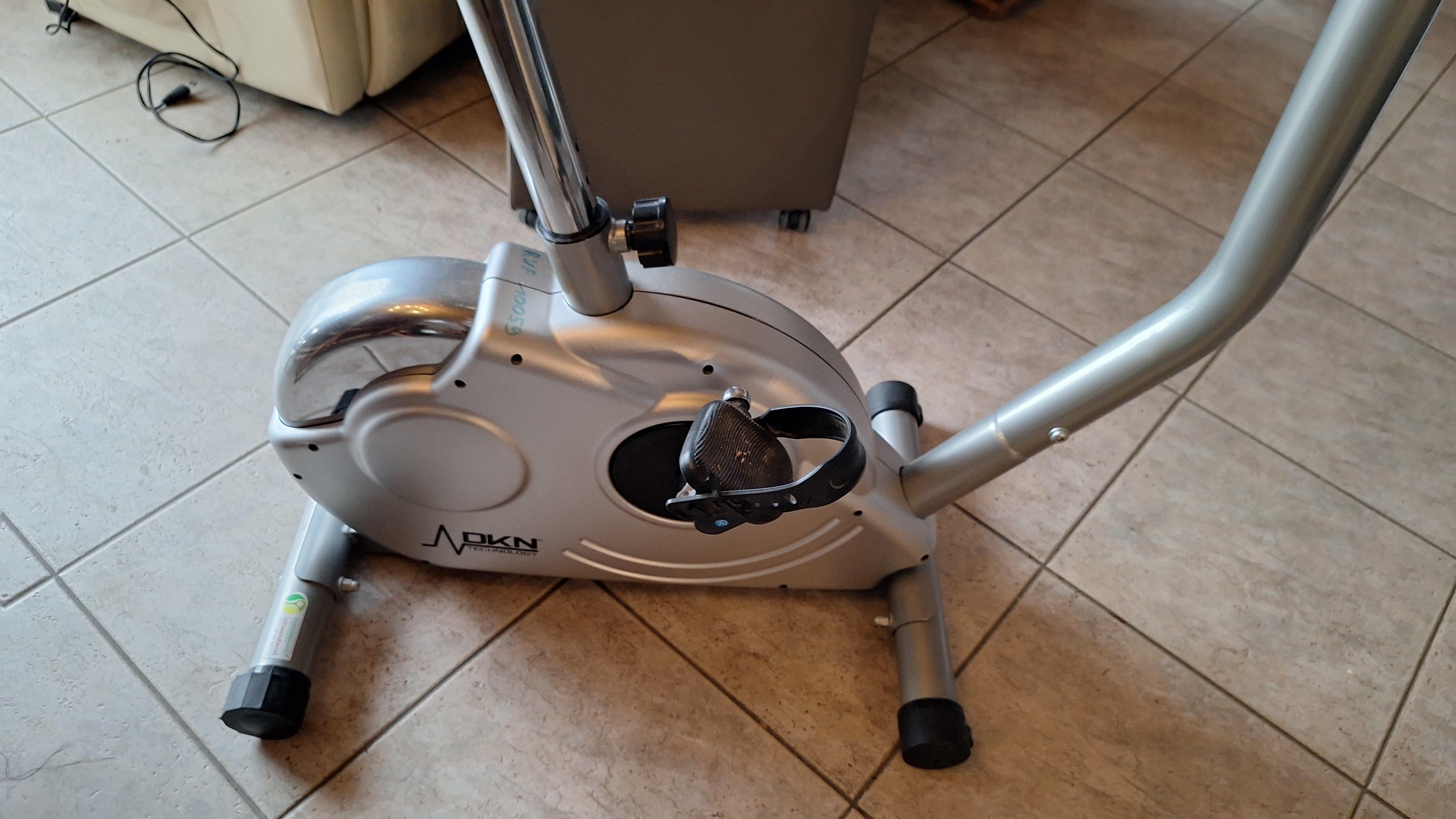 Hometrainer van het merk DKN Technology met digitaal display – foto 2 – kavel bij Goeiendeal, Houthalen-Helchteren