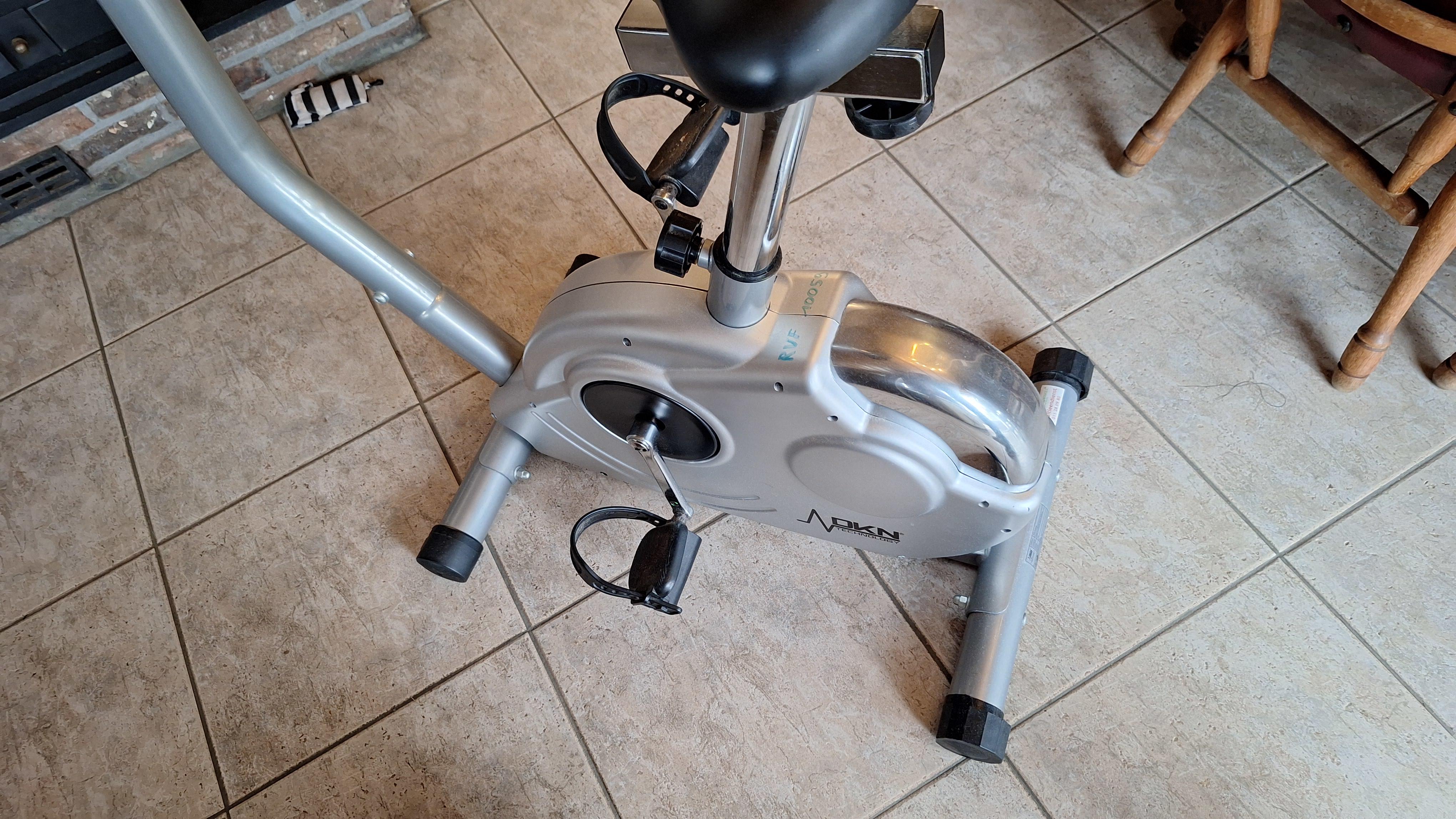 Hometrainer van het merk DKN Technology met digitaal display – foto 5 – kavel bij Goeiendeal, Houthalen-Helchteren