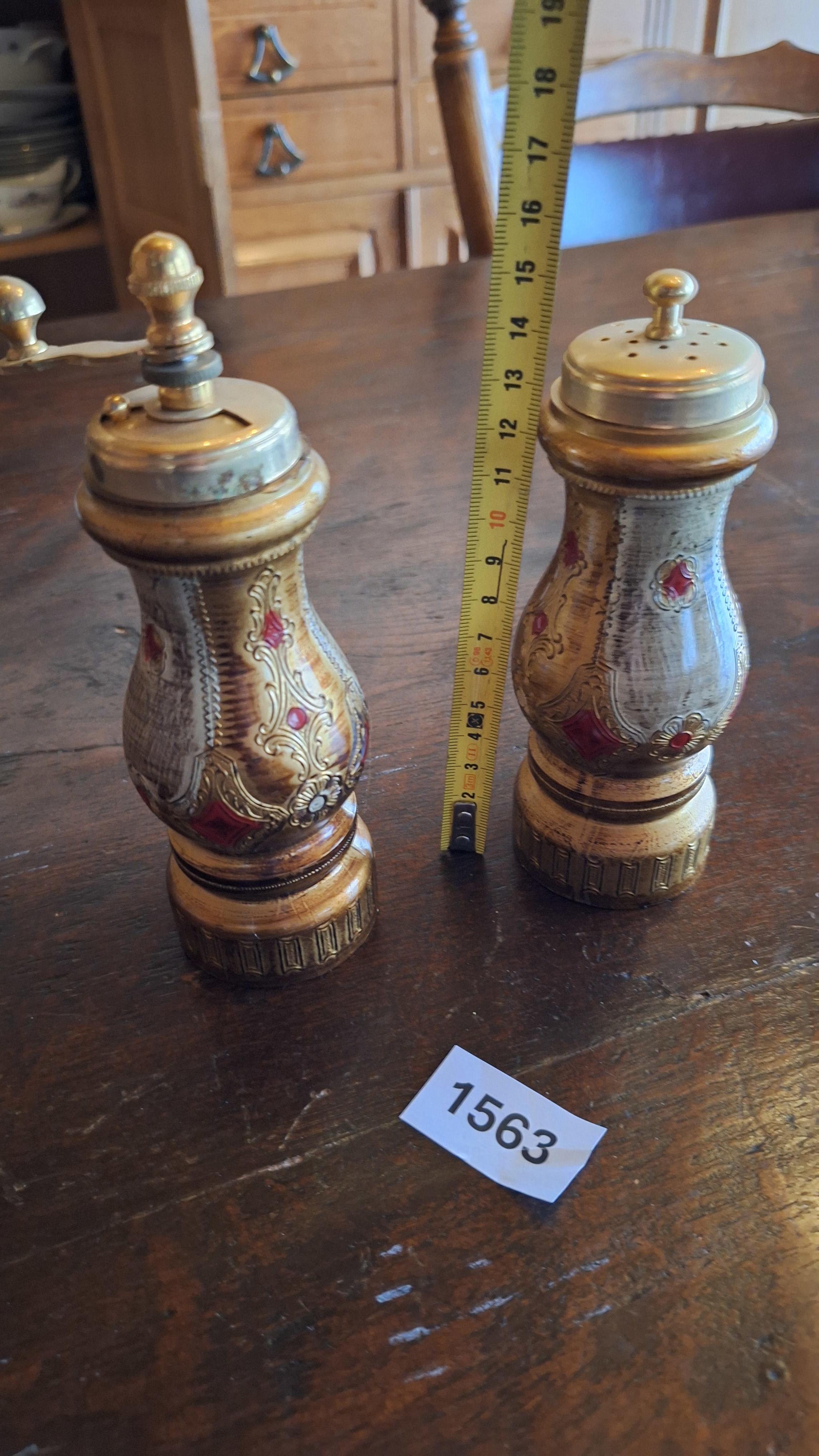 Klassieke peper-en zoutstel set met goudkleurige accenten en decoratieve patronen – foto 2 – kavel bij Goeiendeal, Houthalen-Helchteren