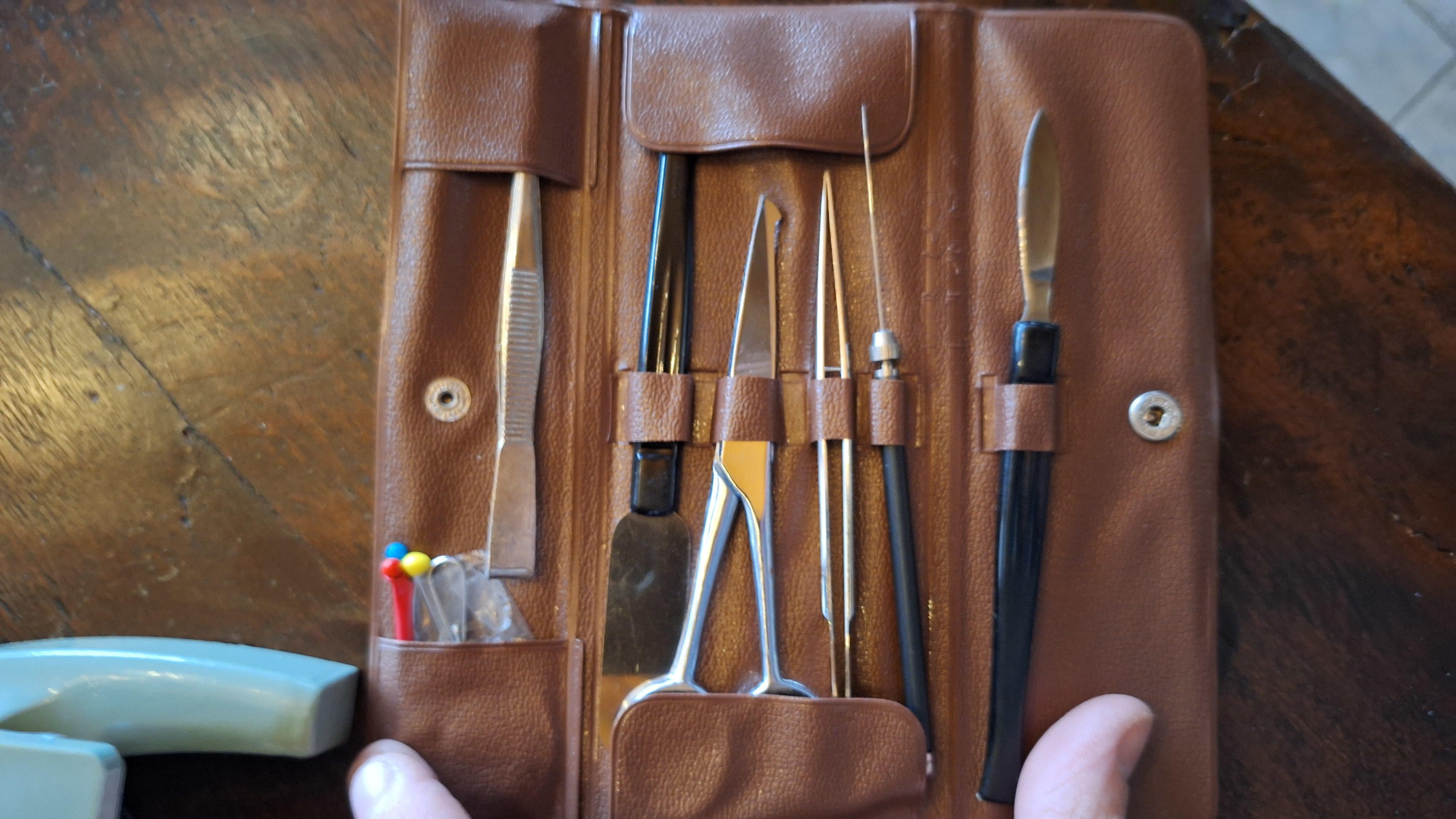 Vintage microscoopset in houten opbergkist inclusief handleiding en accessoires in etui – foto 3 – kavel bij Goeiendeal, Houthalen-Helchteren