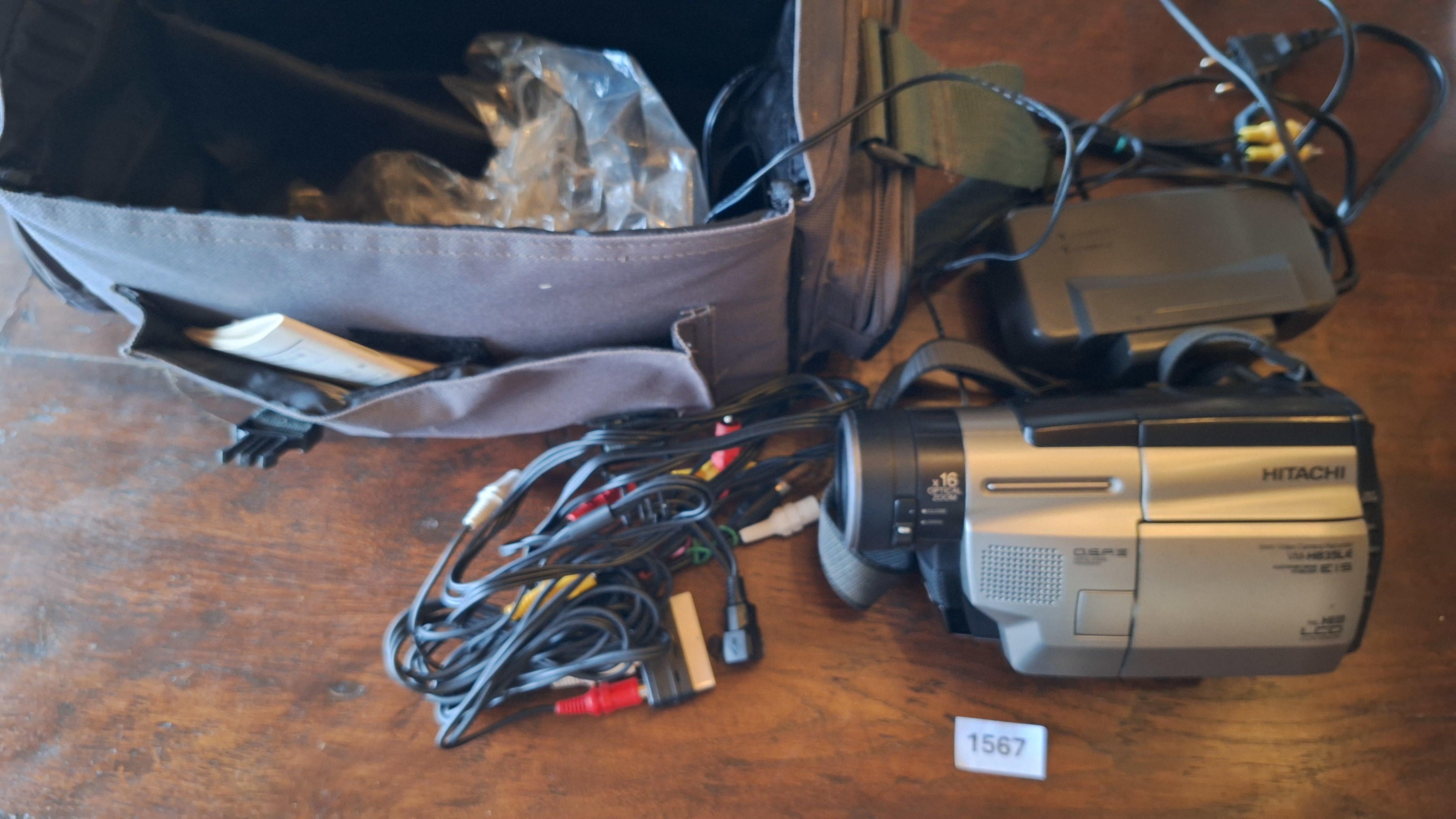 Hitachi camcorder inclusief diverse kabels, accu en een draagtas – kavel bij Goeiendeal, Houthalen-Helchteren