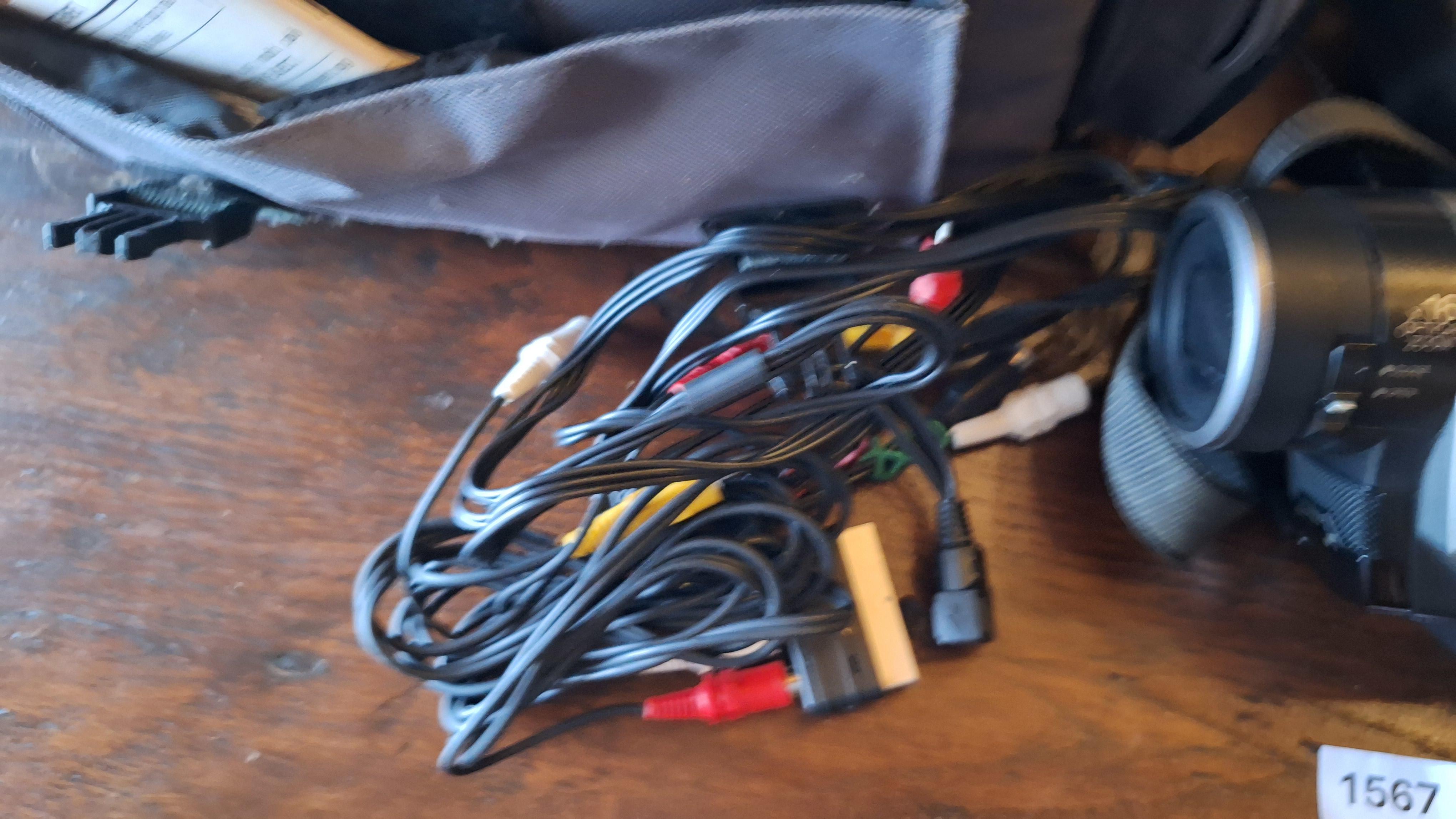 Hitachi camcorder inclusief diverse kabels, accu en een draagtas – foto 3 – kavel bij Goeiendeal, Houthalen-Helchteren