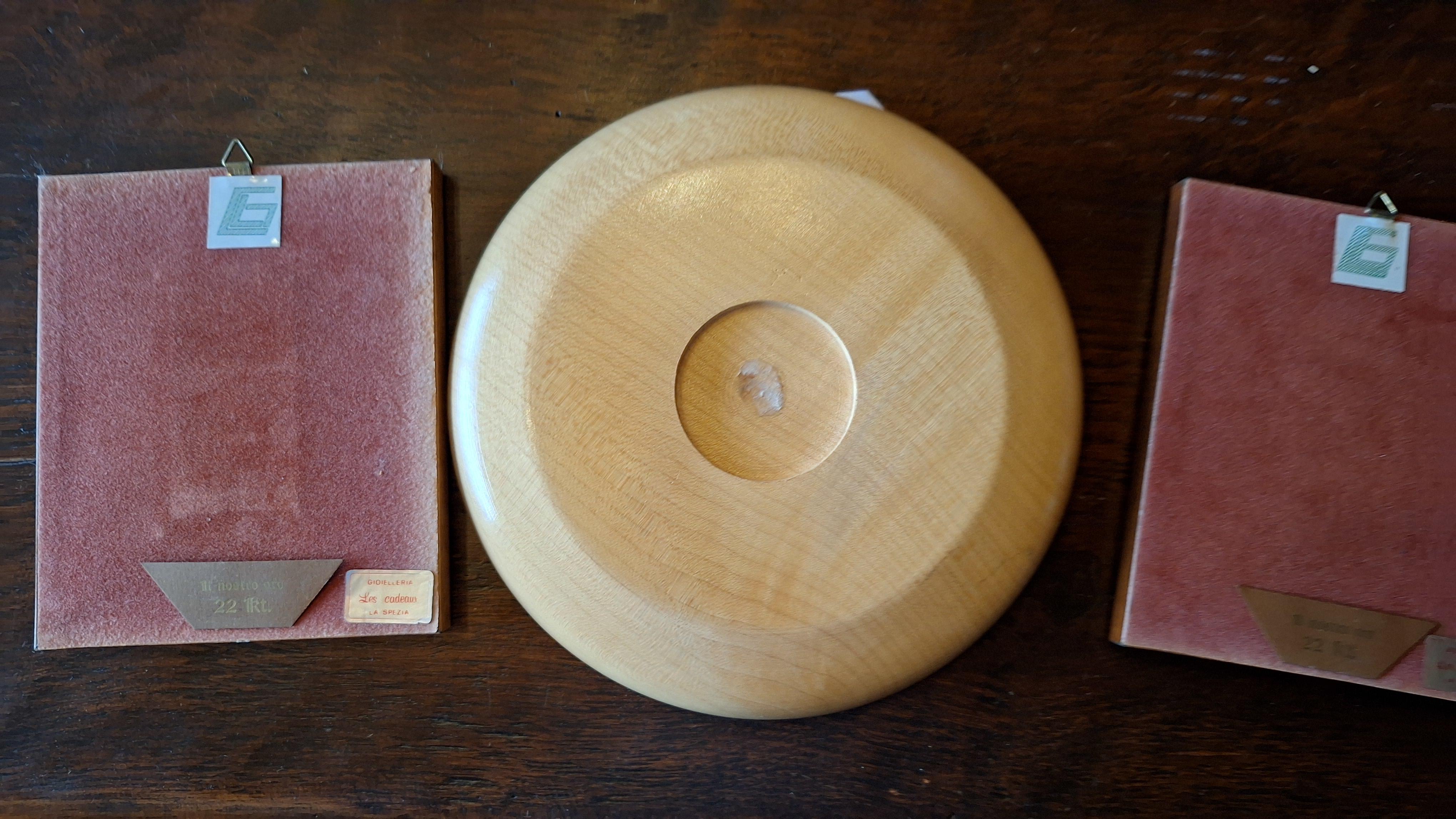Drievoudige wanddecoratieset bestaande uit een rond wandbord en twee ingelijste prenten – foto 5 – kavel bij Goeiendeal, Houthalen-Helchteren