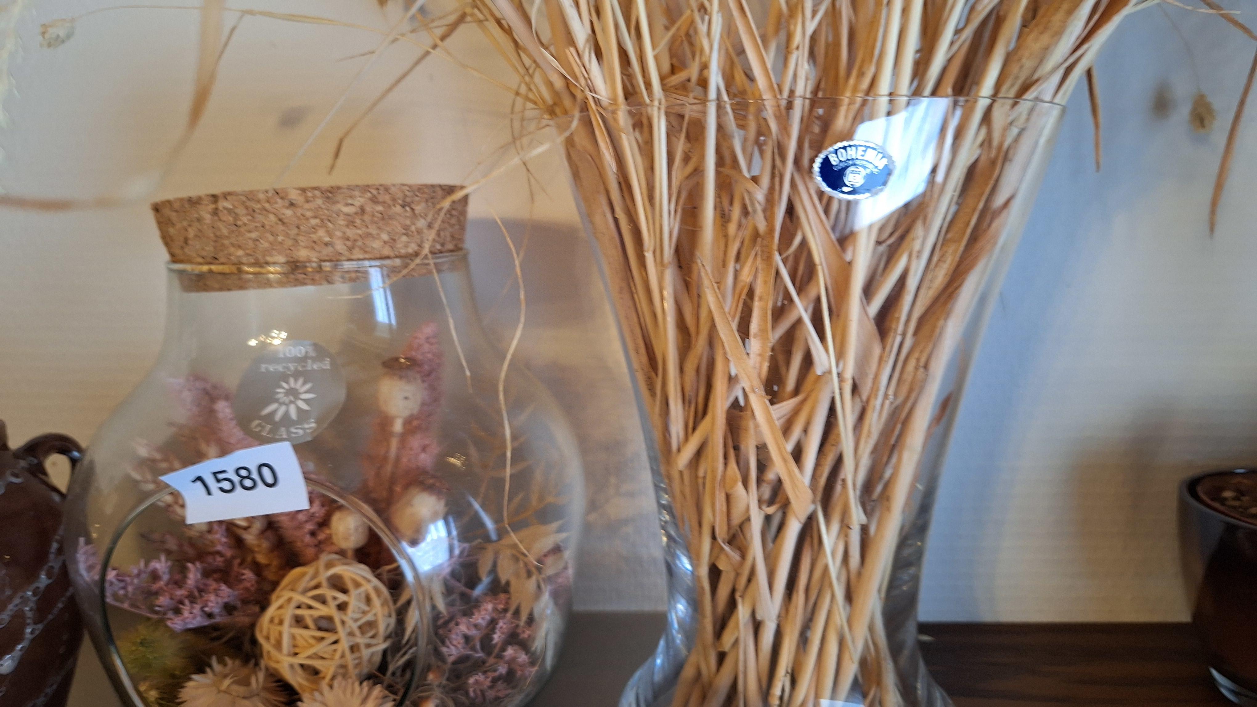 Decoratieve set bestaande uit een glazen vaas met gedroogde korenaren, een gevulde weckpot, een kleine kruik en een geurkaars – foto 2 – kavel bij Goeiendeal, Houthalen-Helchteren