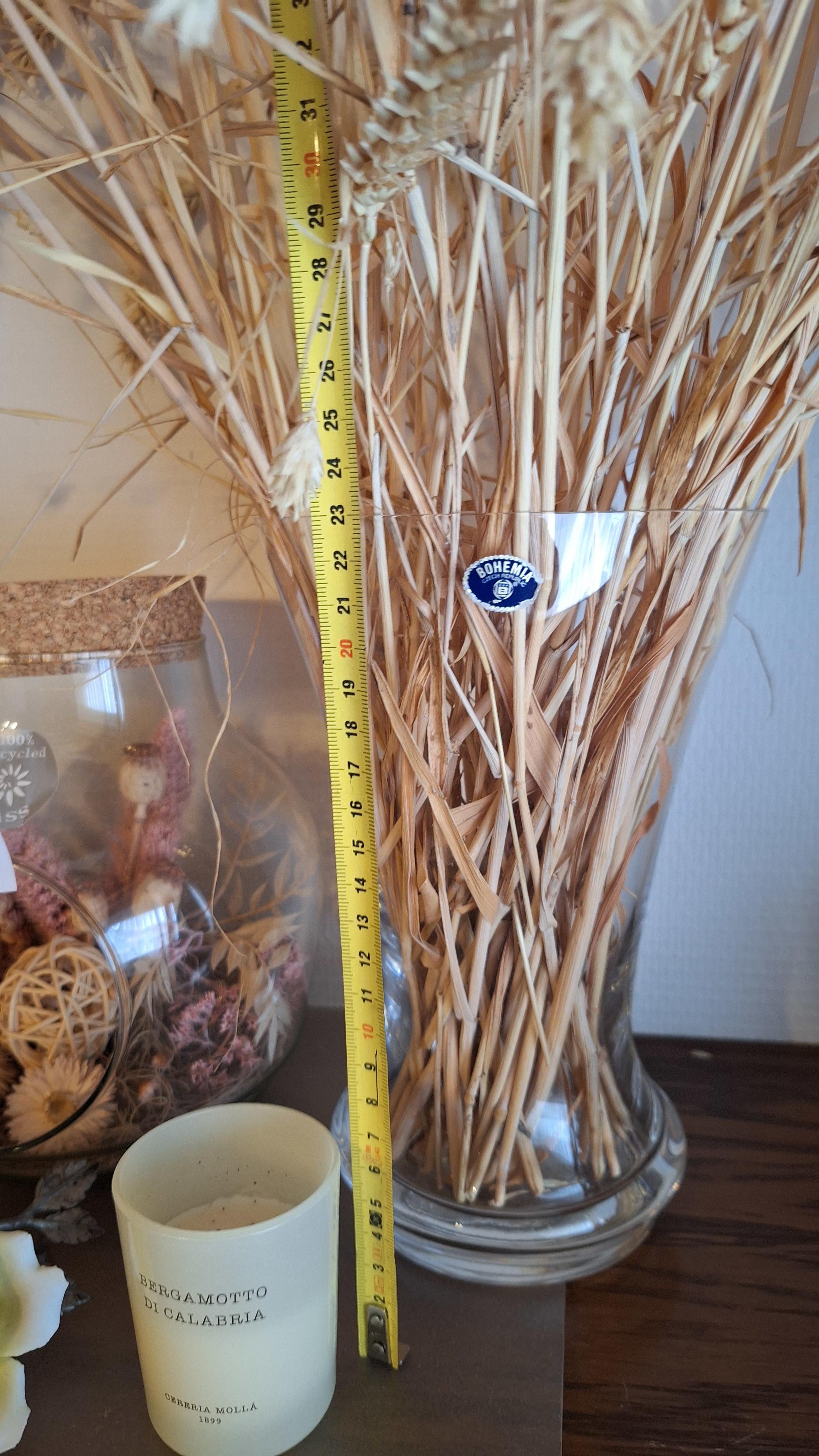 Decoratieve set bestaande uit een glazen vaas met gedroogde korenaren, een gevulde weckpot, een kleine kruik en een geurkaars – foto 3 – kavel bij Goeiendeal, Houthalen-Helchteren
