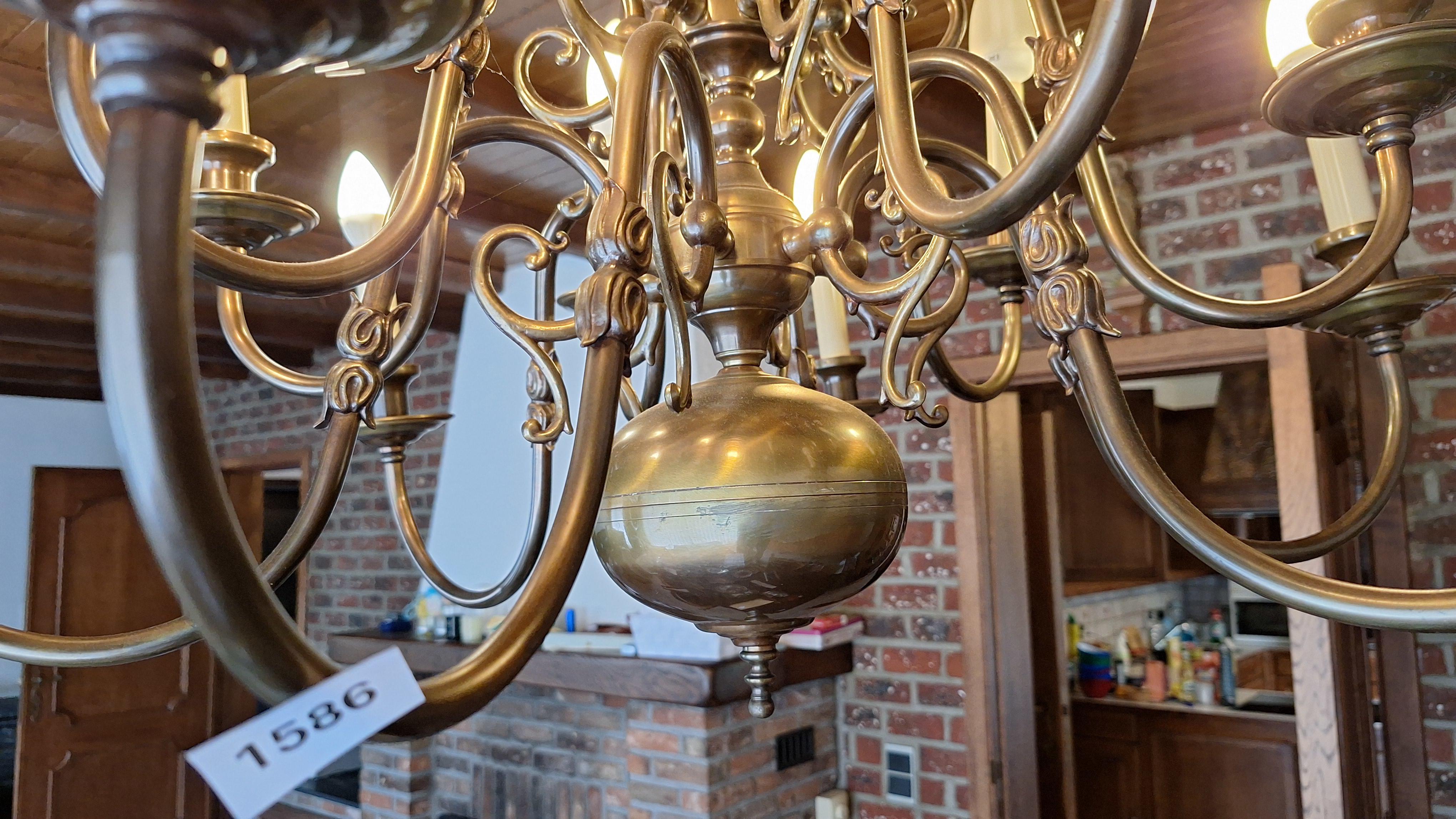 Klassieke kroonluchter met twaalf lichtpunten in de vorm van kaarsen – foto 3 – kavel bij Goeiendeal, Houthalen-Helchteren
