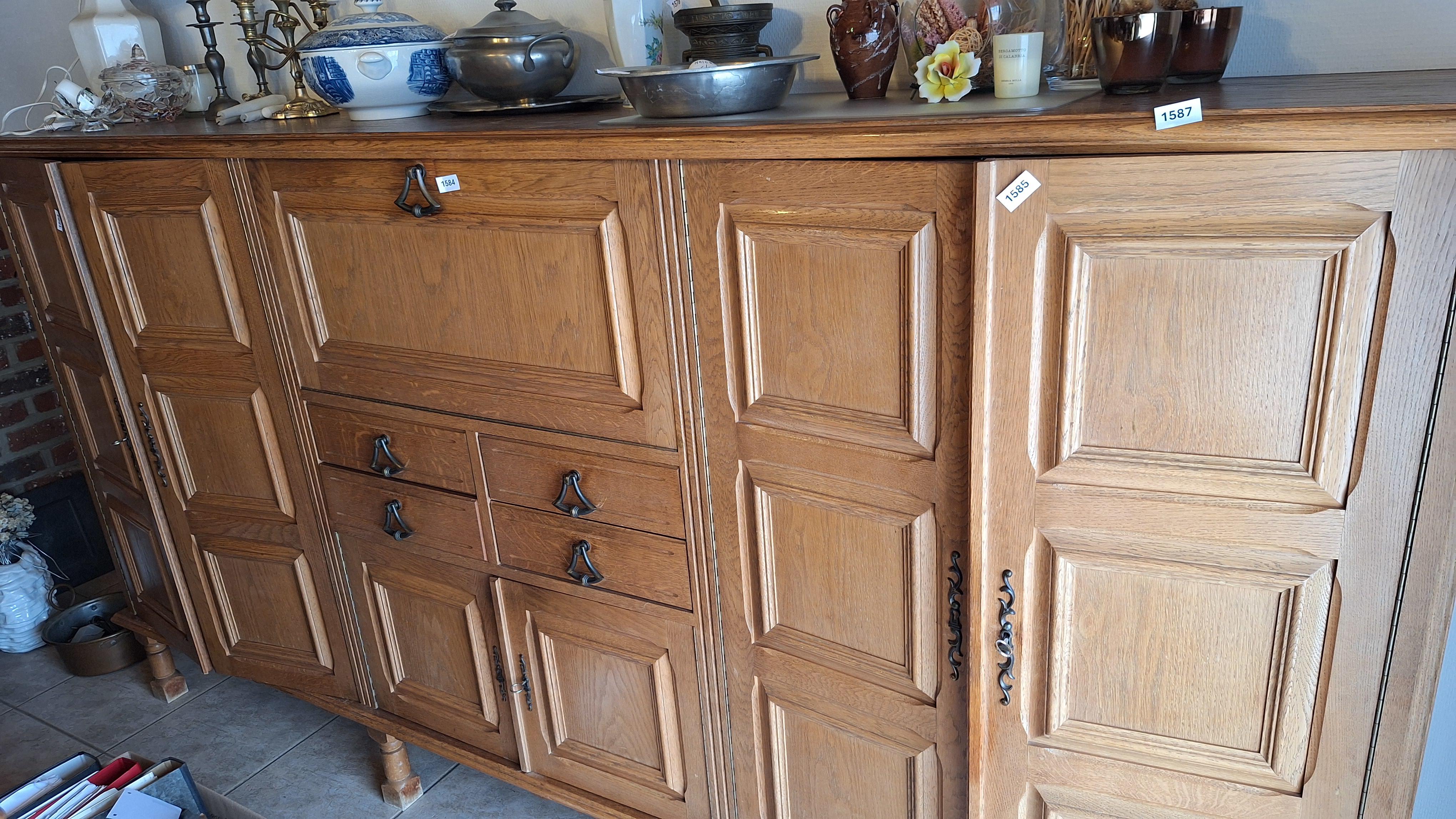 Klassiek eikenhouten dressoir met klapdeur en diverse laden – kavel bij Goeiendeal, Houthalen-Helchteren