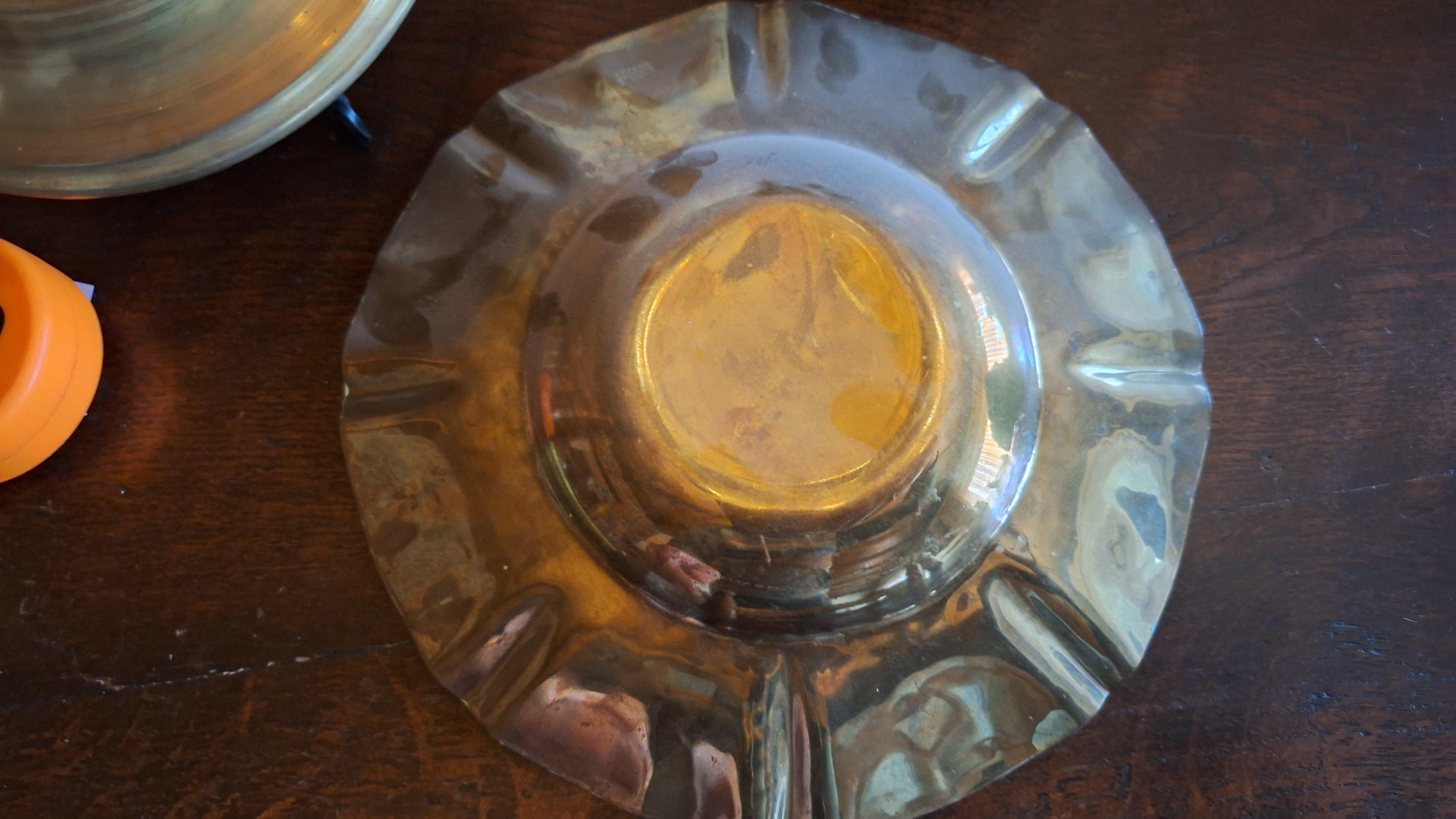 Klassieke koffie-of theekan op een driepotige brander inclusief bijbehorende schotel – foto 5 – kavel bij Goeiendeal, Houthalen-Helchteren