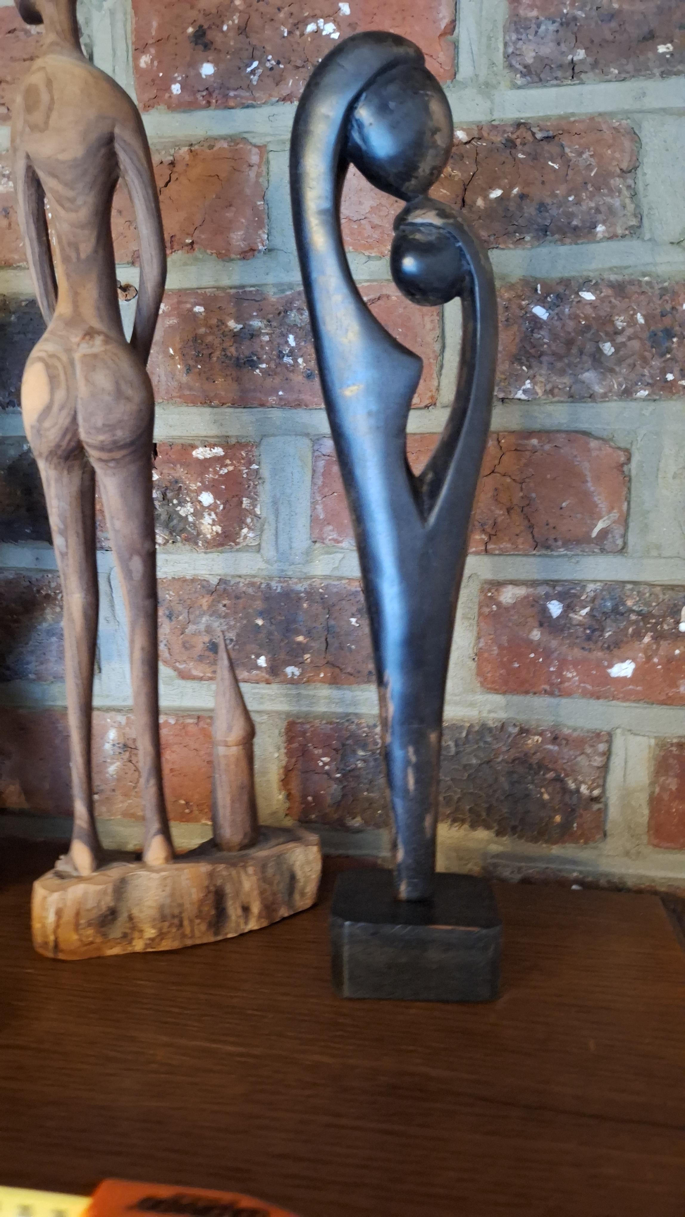 Drie diverse handgesneden Afrikaanse houten sculpturen – foto 4 – kavel bij Goeiendeal, Houthalen-Helchteren