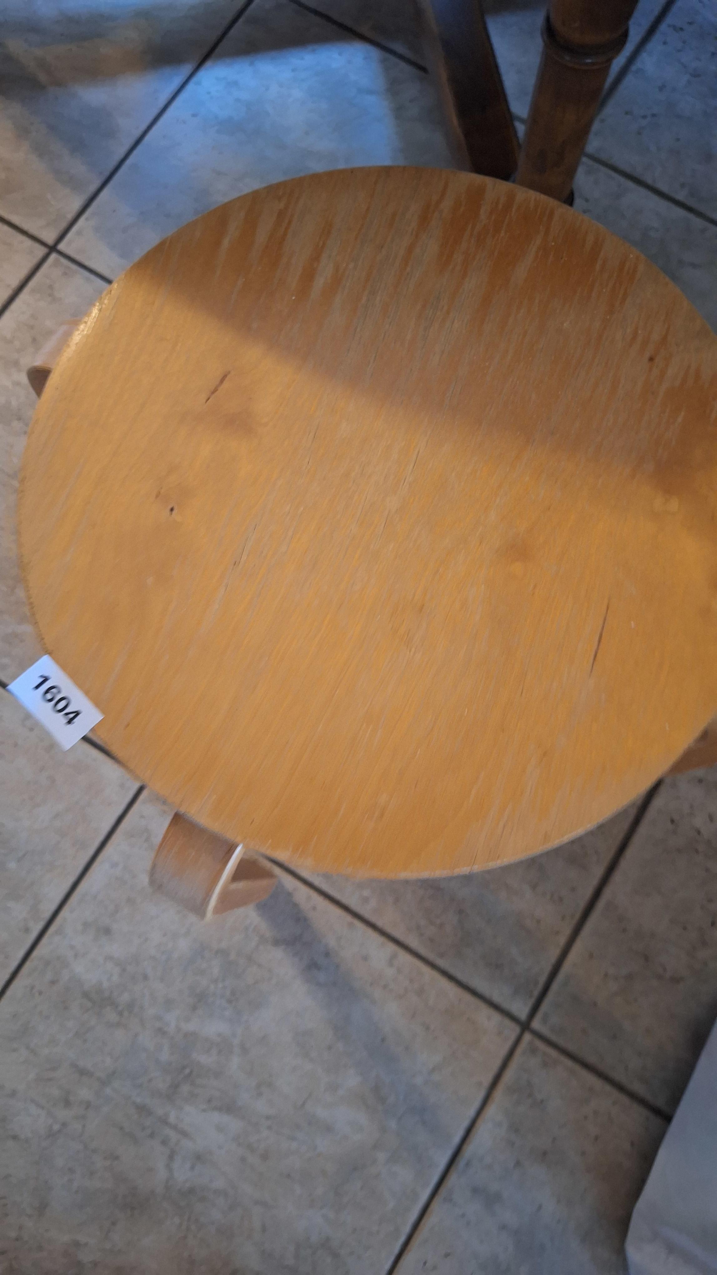 Ronde kruk – foto 2 – kavel bij Goeiendeal, Houthalen-Helchteren