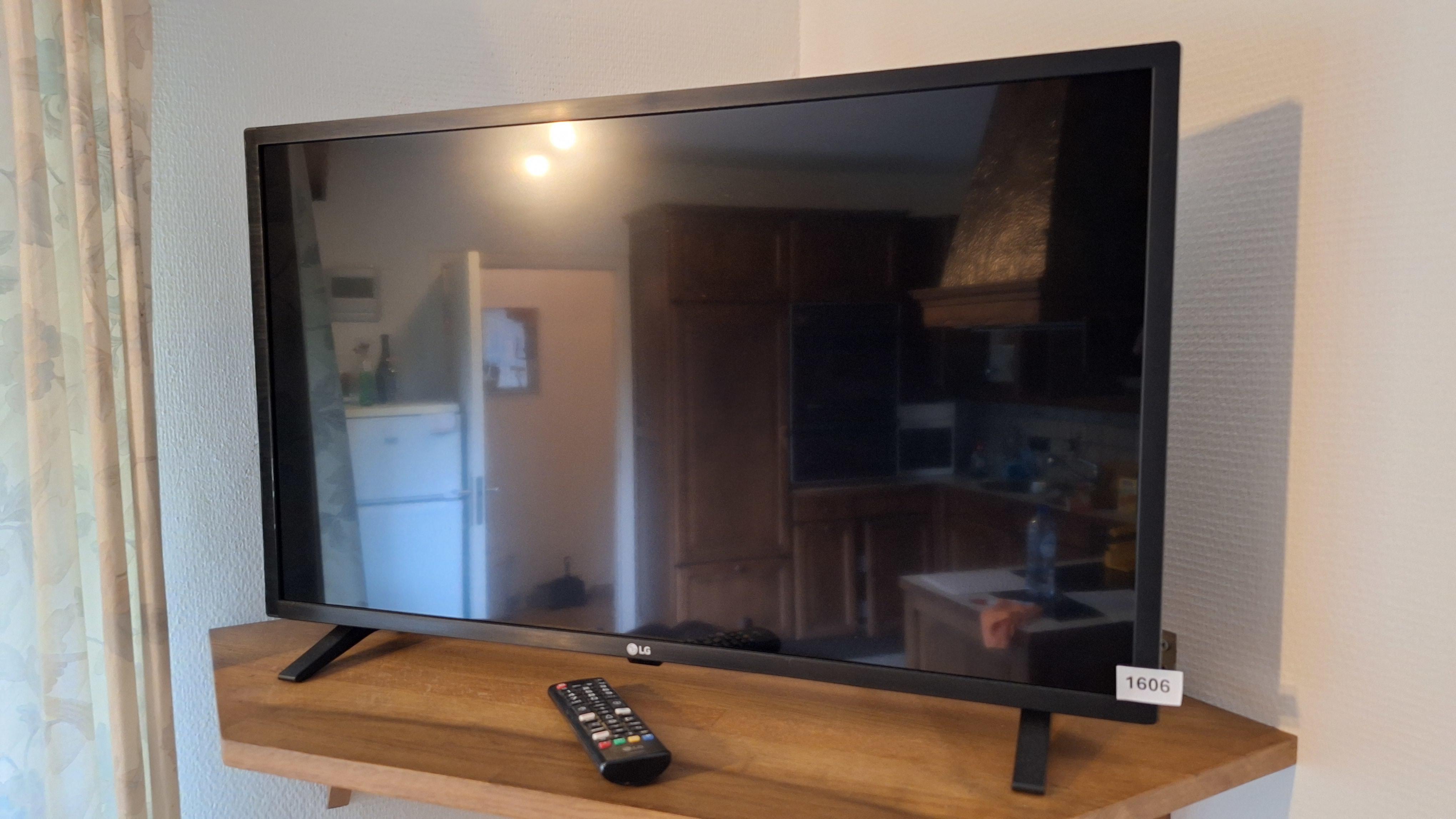 LG 32LM630BPLA led-televisie inclusief diverse aansluitpoorten aan de achterzijde getest en werkend – kavel bij Goeiendeal, Houthalen-Helchteren