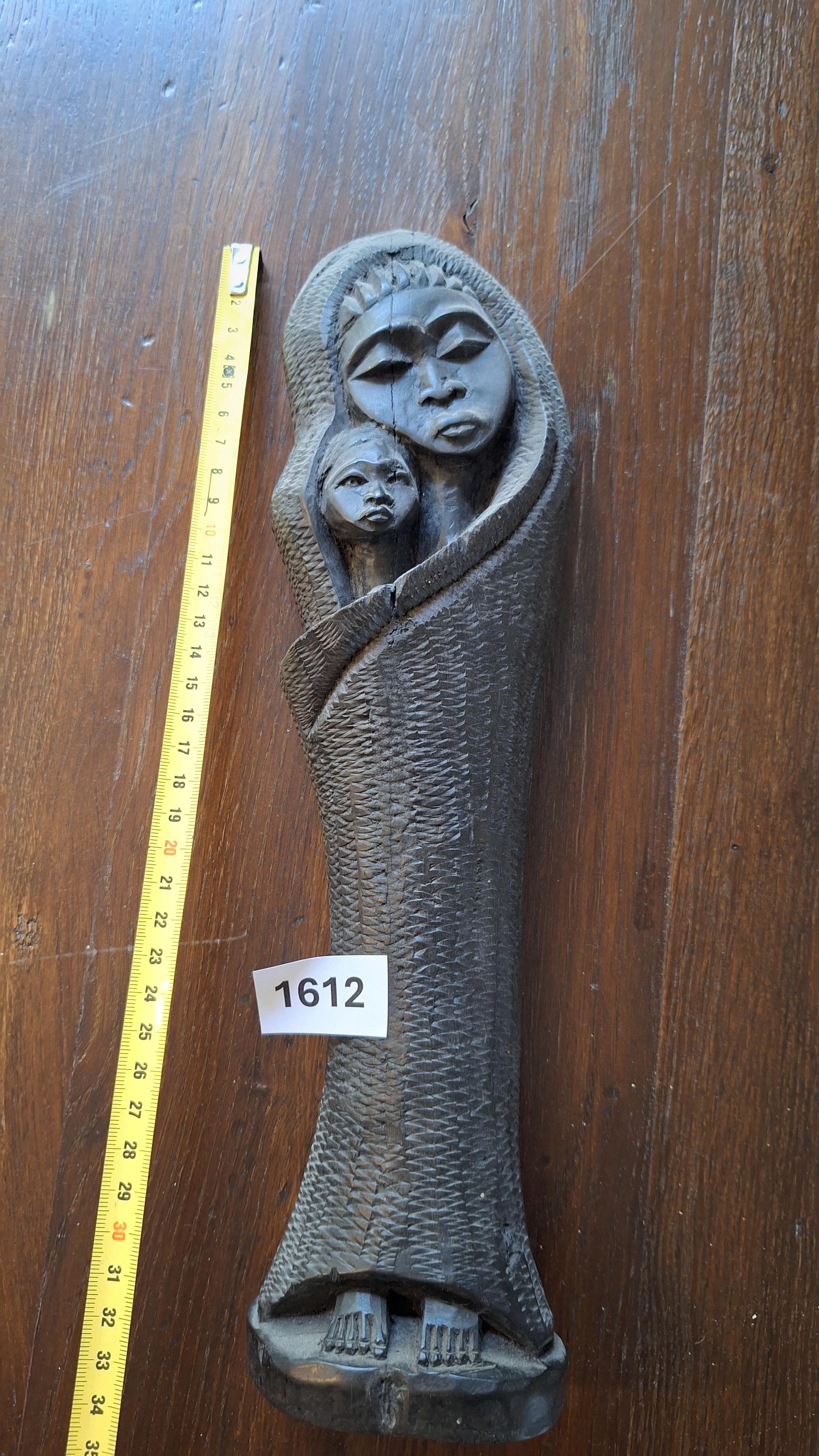 Handgesneden Afrikaans houten sculptuur van een moeder en kind – foto 2 – kavel bij Goeiendeal, Houthalen-Helchteren